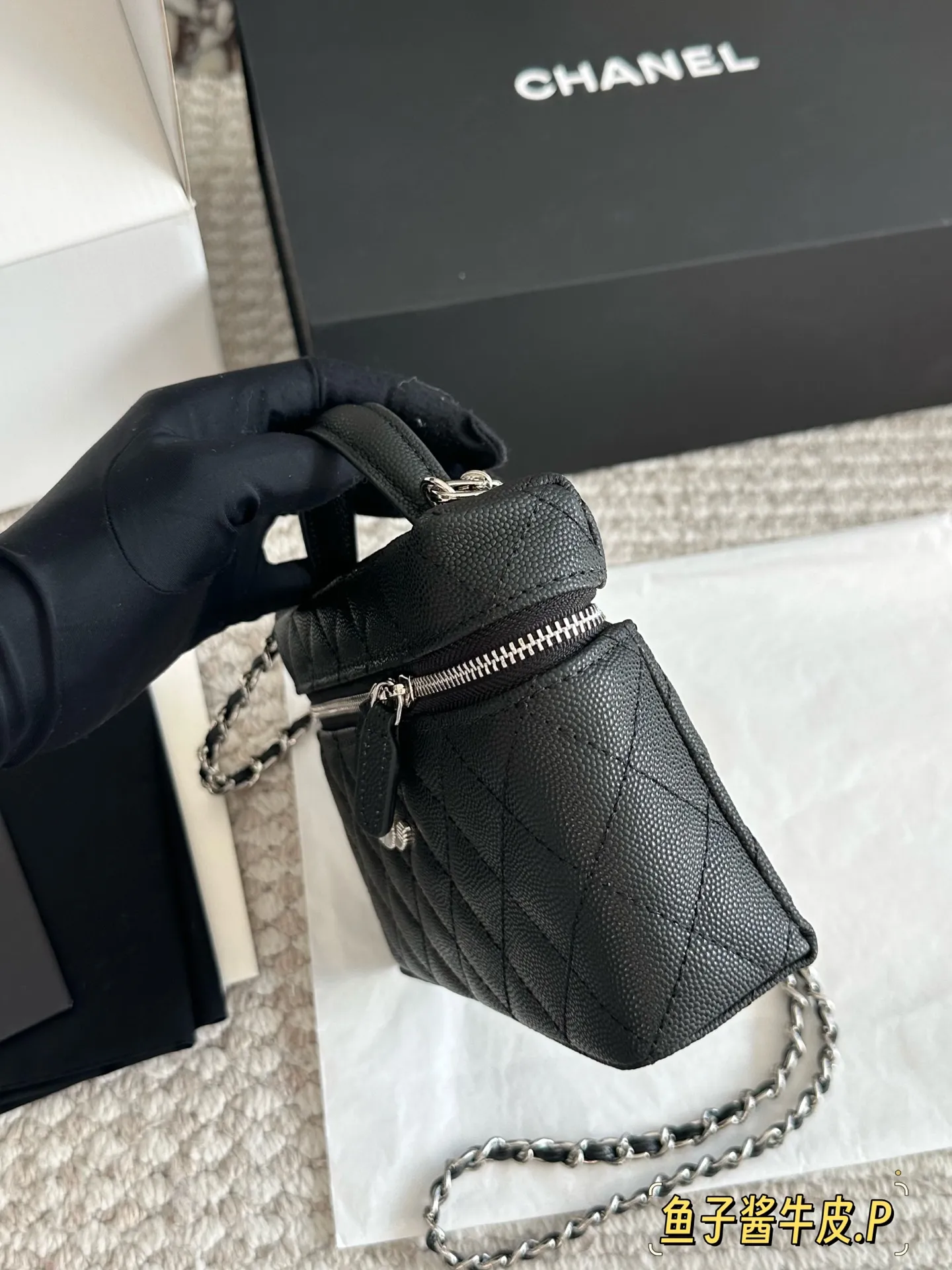 p200 原版牛皮 一Chanel 25c爆款Ip盒子包 运气超级好~ 包型是lp39的大小非常精致可爱这一季最难买的款产量极少19cm 折叠盒