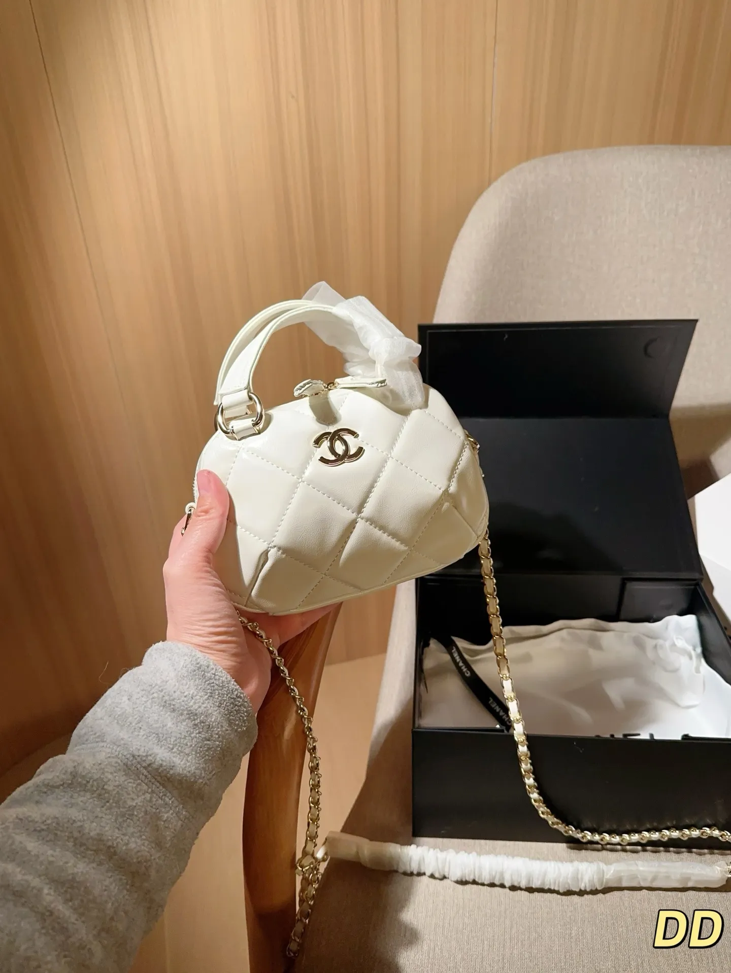 💰155 Chanel香奈儿 新品25N滑雪🏂🏻系列 迷你保龄球包~ 尺寸18×14×5 礼盒包装🎁