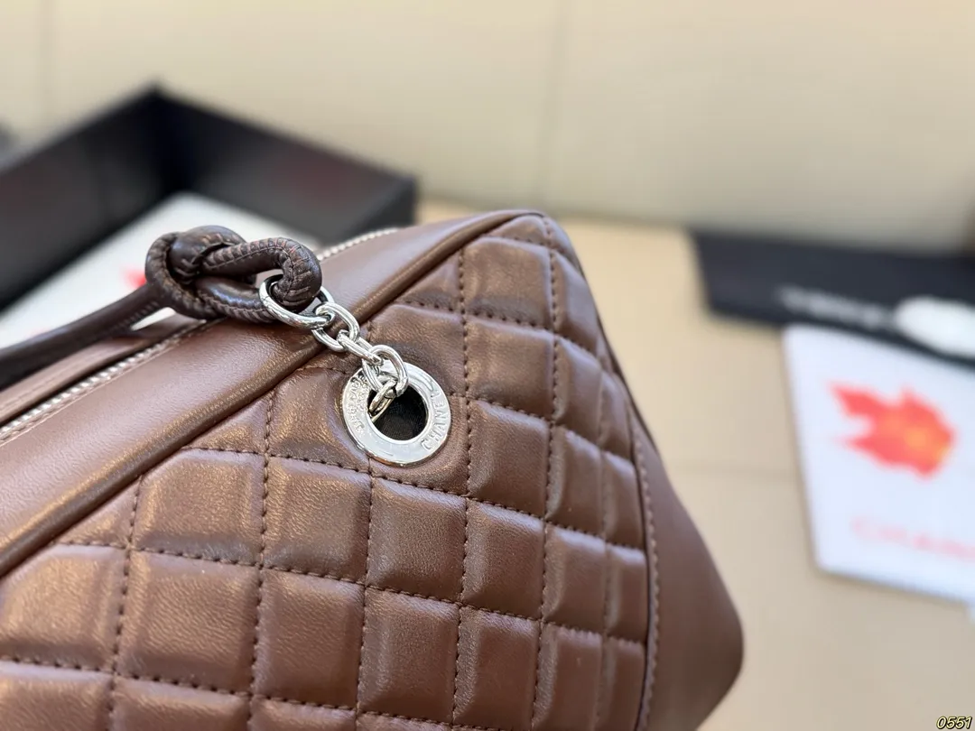 ¥185 香奈儿CHANEL 康鹏手提包 简单大气日常出街 百搭时尚 又A又飒 潮酷女孩必入 尺寸27 16