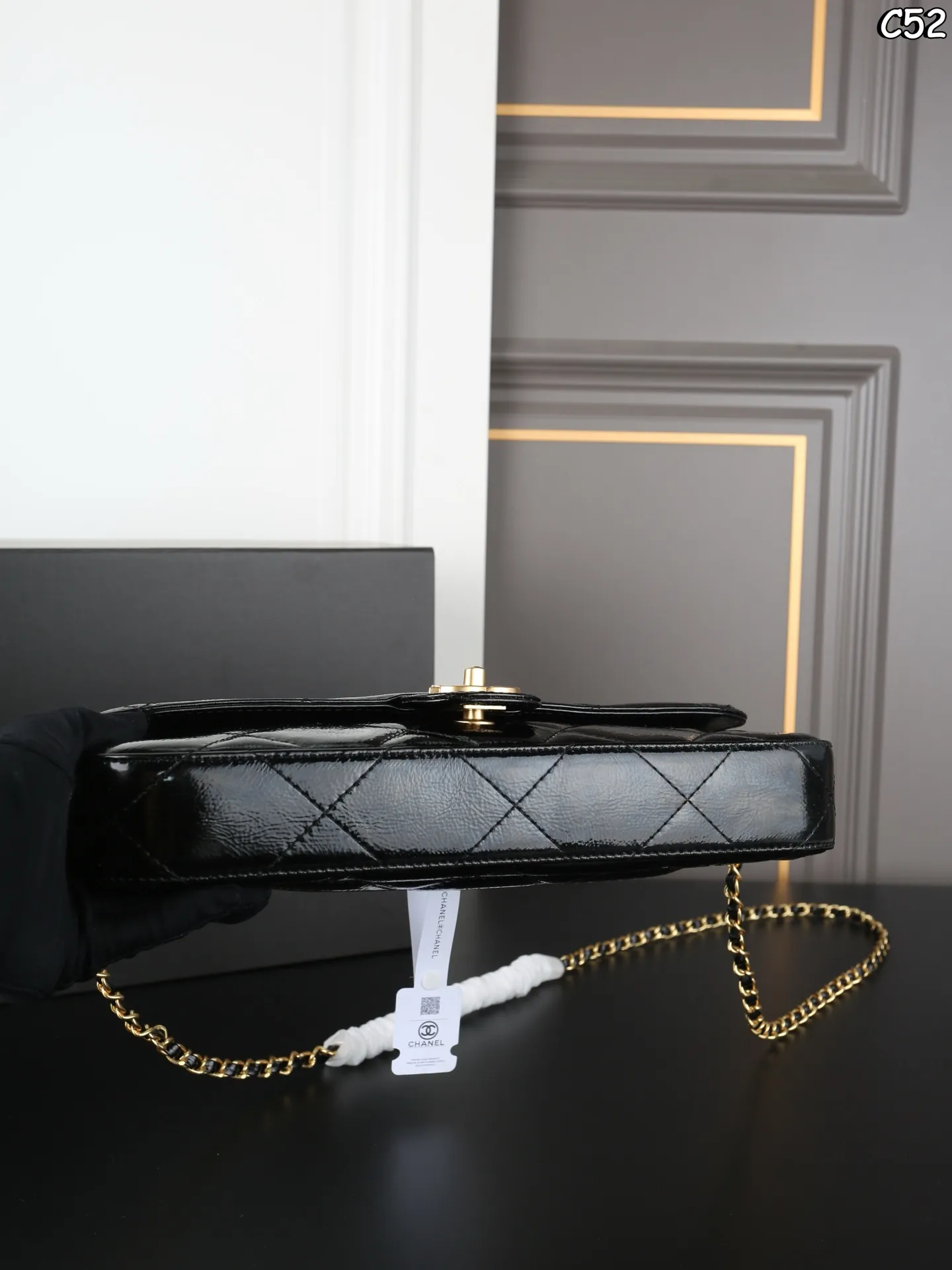 大P260 全套礼盒 小P250 全套礼盒 CHANEL香奈儿 25K 油蜡皮 法棍包 单肩手提包 链条包 高级迷人的质感💫 长度也玩得超大胆 香风的经典符号被重新唤醒 Lulu Tenney的清冷感完美驾驭 小香新款手柄法棍包~也太优雅高级 尺寸：31&times;12/19&times;12