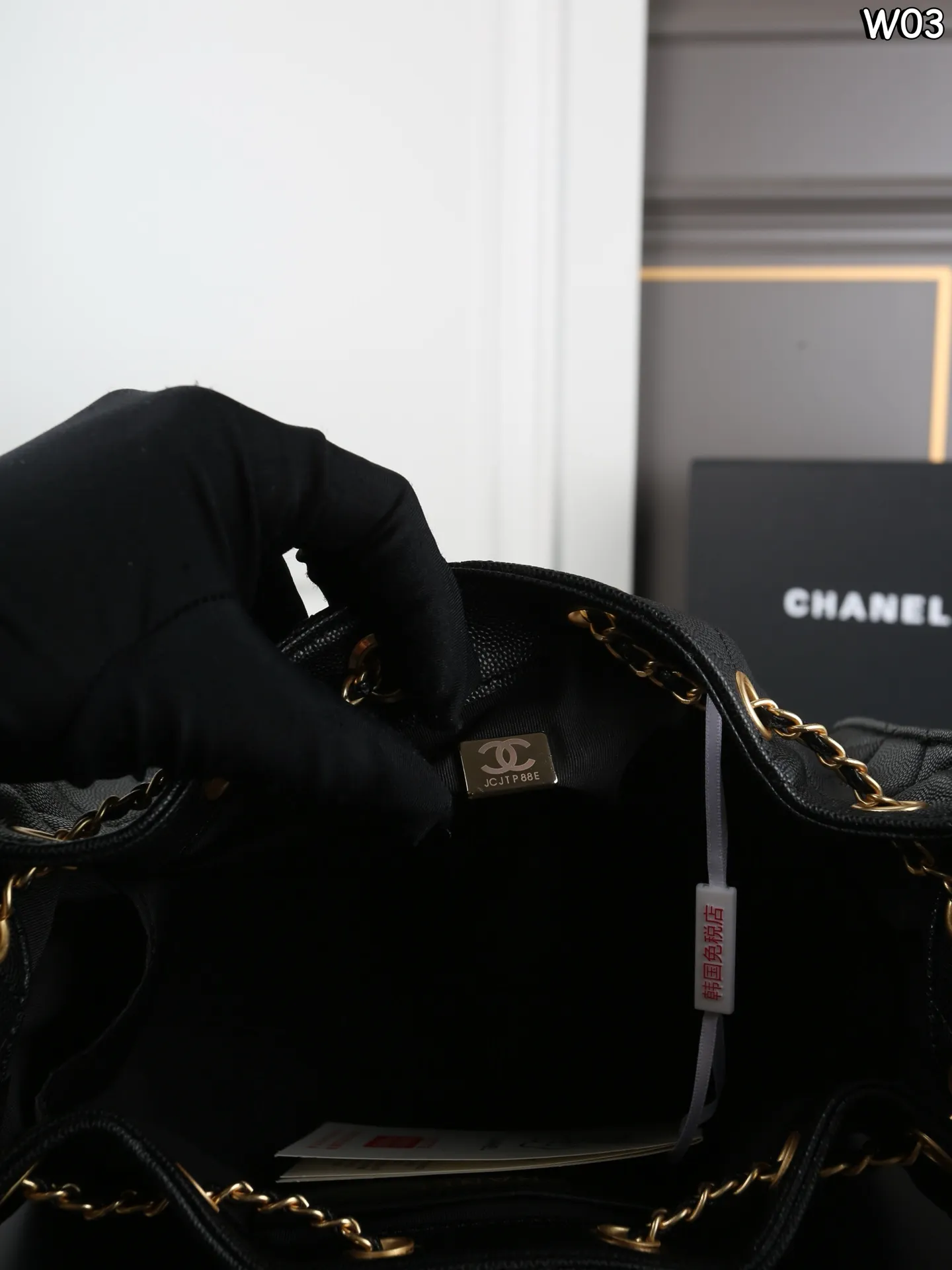 P230 全套礼盒 CHANEL香奈儿 25Bag 25P 鱼子酱 hobo 抽绳水桶包 腋下包链条包单肩包 抽绳水桶包,慵懒感拉满,酷girl必备单品,容量大。实物超好看,上身随性高级 尺寸:22.5×14