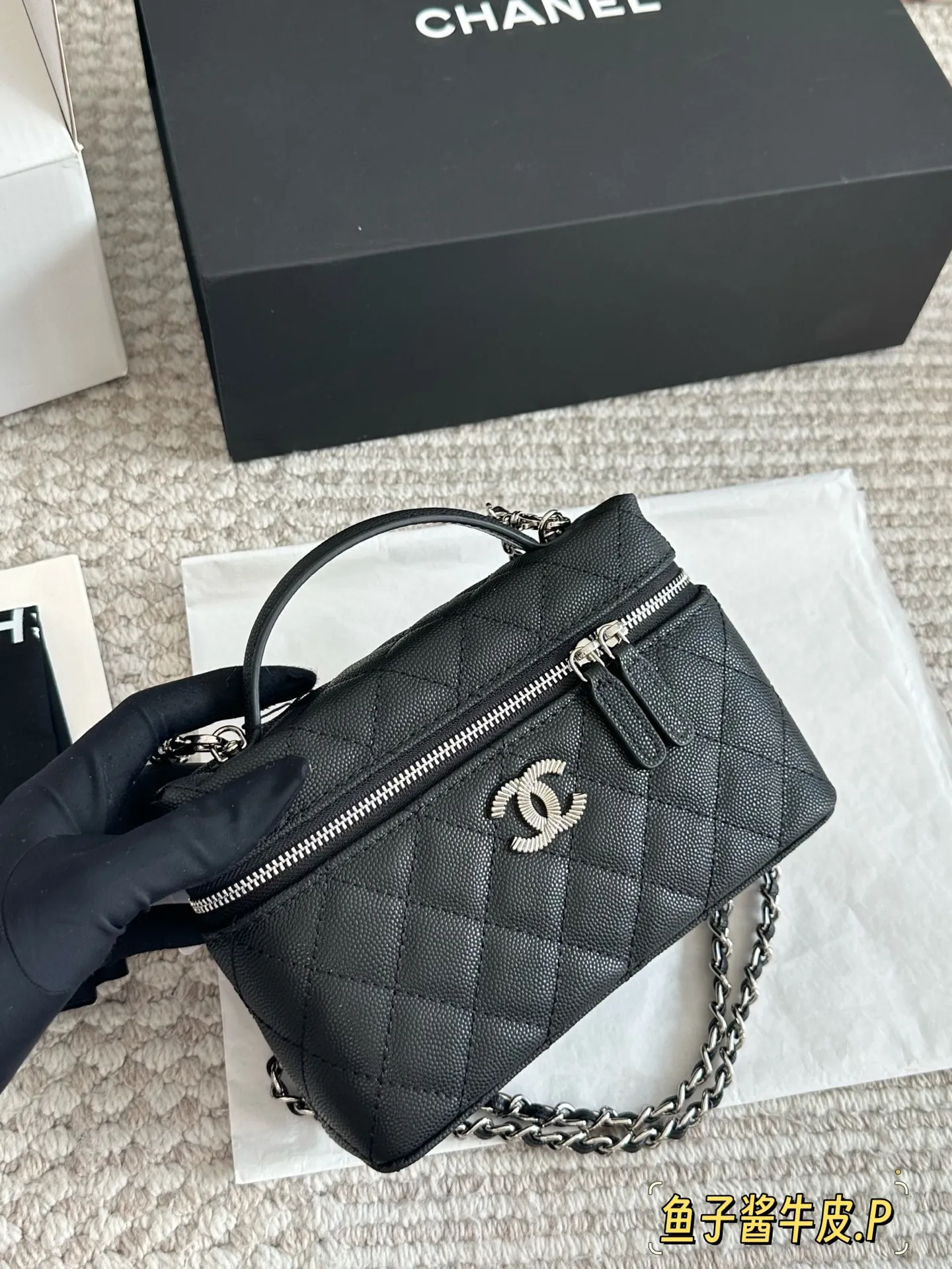 p200 原版牛皮 一Chanel 25c爆款Ip盒子包 运气超级好~ 包型是lp39的大小非常精致可爱这一季最难买的款产量极少19cm 折叠盒