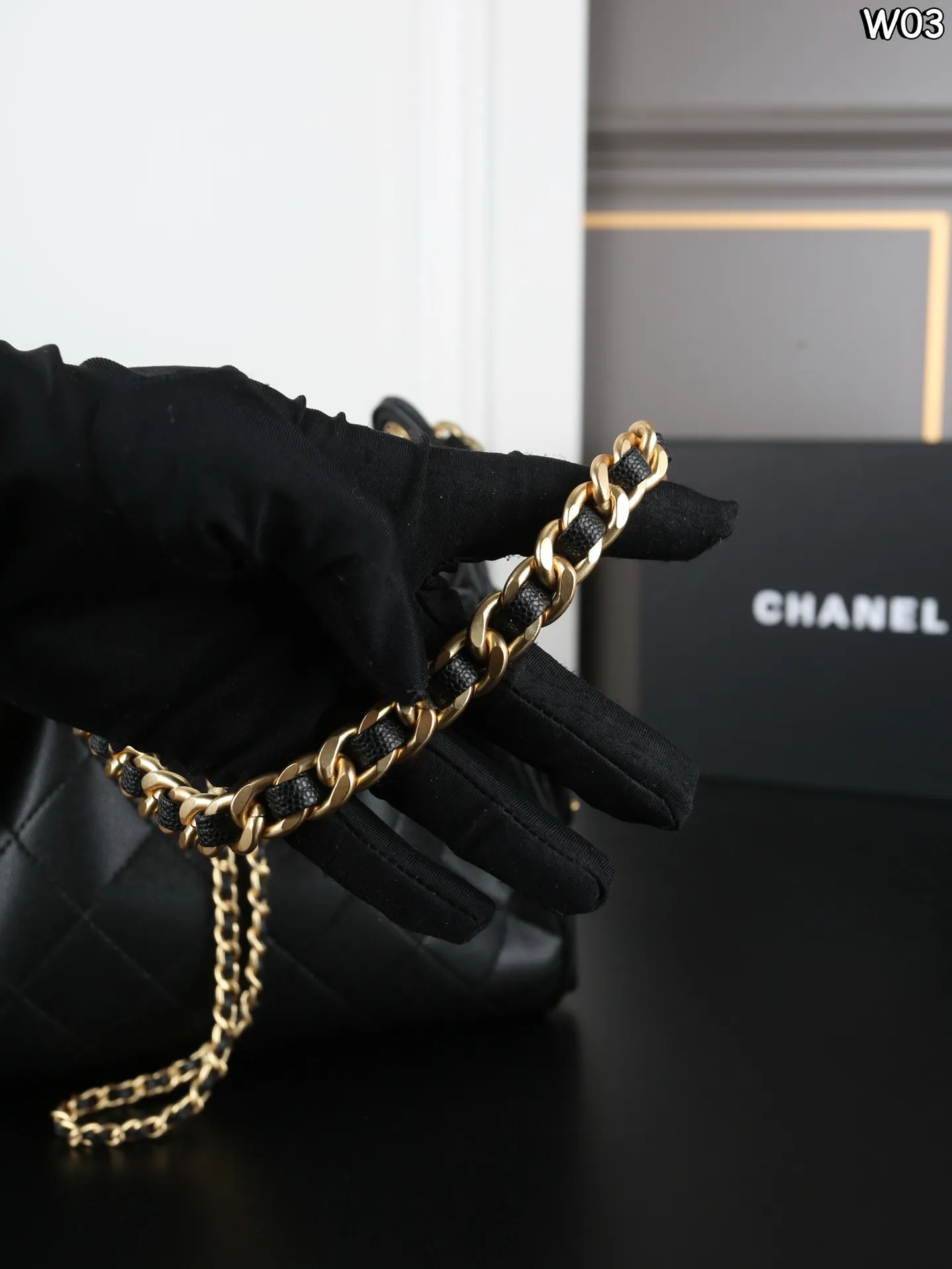 P230 全套礼盒 CHANEL香奈儿 25Bag 25P 鱼子酱 hobo 抽绳水桶包 腋下包链条包单肩包 抽绳水桶包,慵懒感拉满,酷girl必备单品,容量大。实物超好看,上身随性高级 尺寸:22.5×14