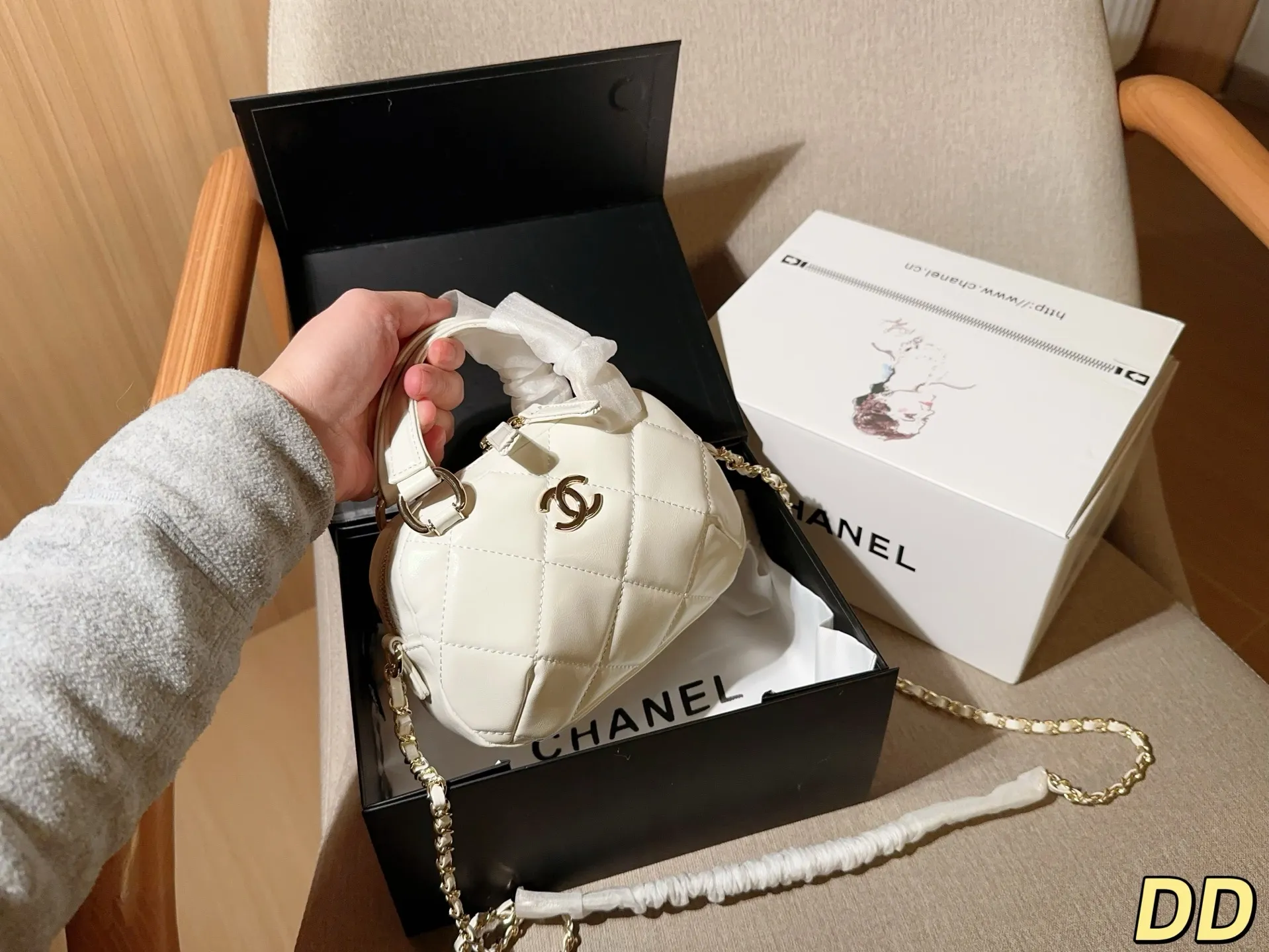 💰155 Chanel香奈儿 新品25N滑雪🏂🏻系列 迷你保龄球包~ 尺寸18×14×5 礼盒包装🎁