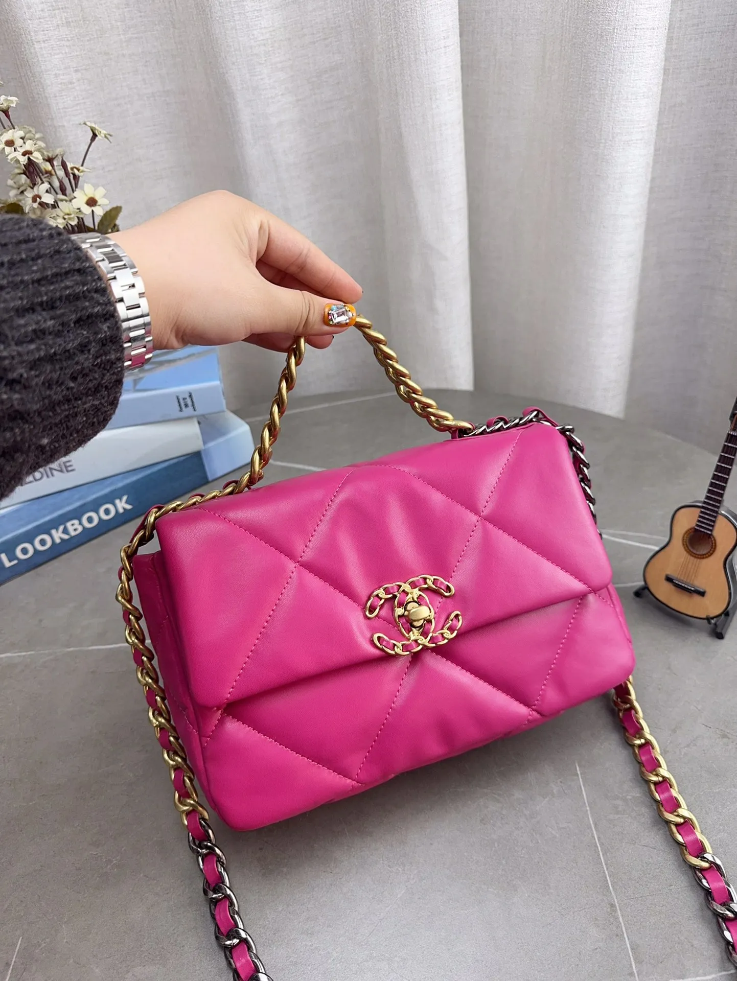 配折叠盒飞机盒 香奈儿19bag 性价比做到最优 皮料再次升级 质感高级&hellip;。 尺寸28*17cm p160