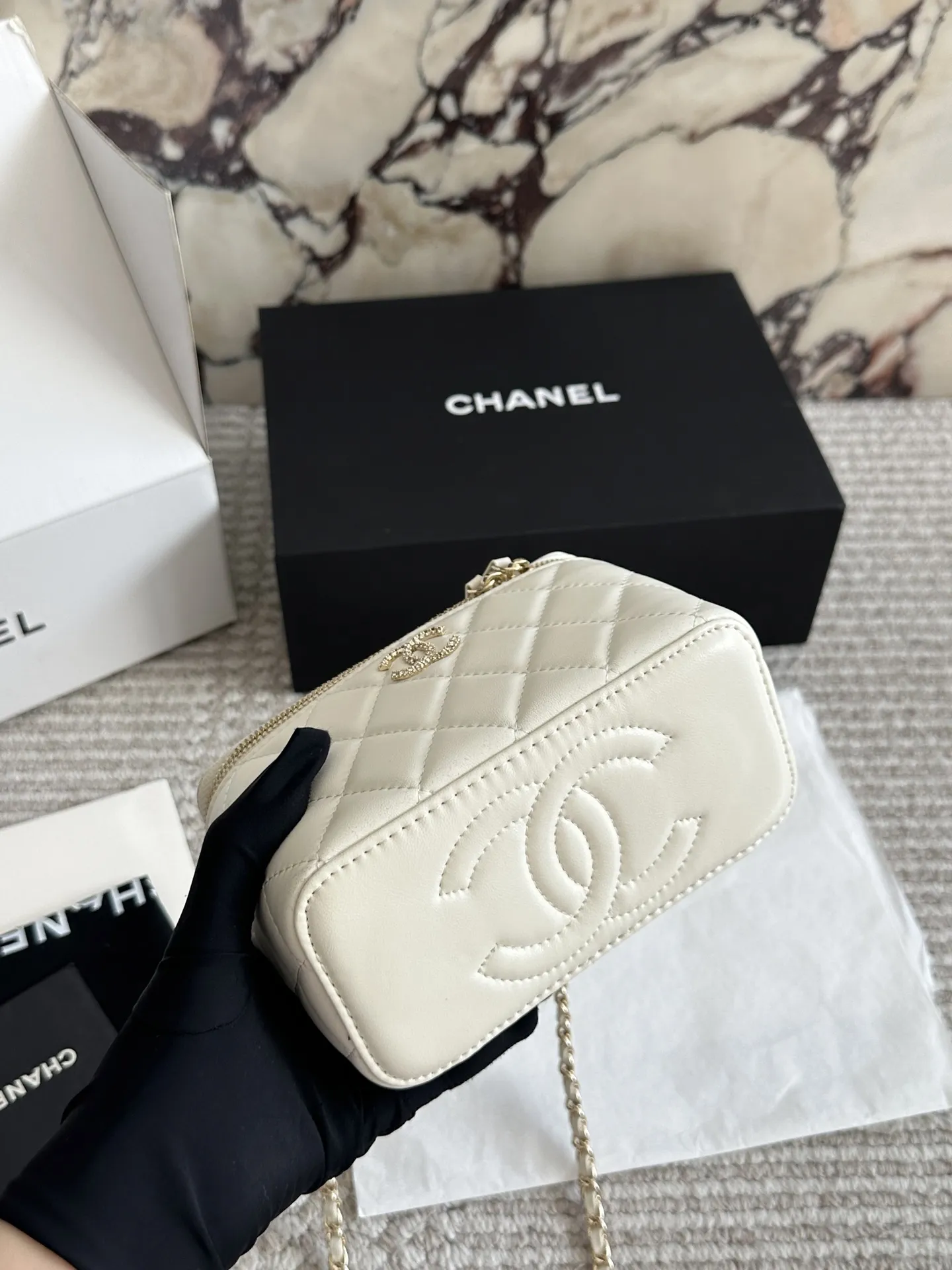 Chanel香奈儿p180 chanel香奈儿亮面金标菱格纹羊皮手柄长盒子包手提单肩斜挎包不含镜子31开 全新附身份卡/防尘袋送礼首选市 折叠盒包装