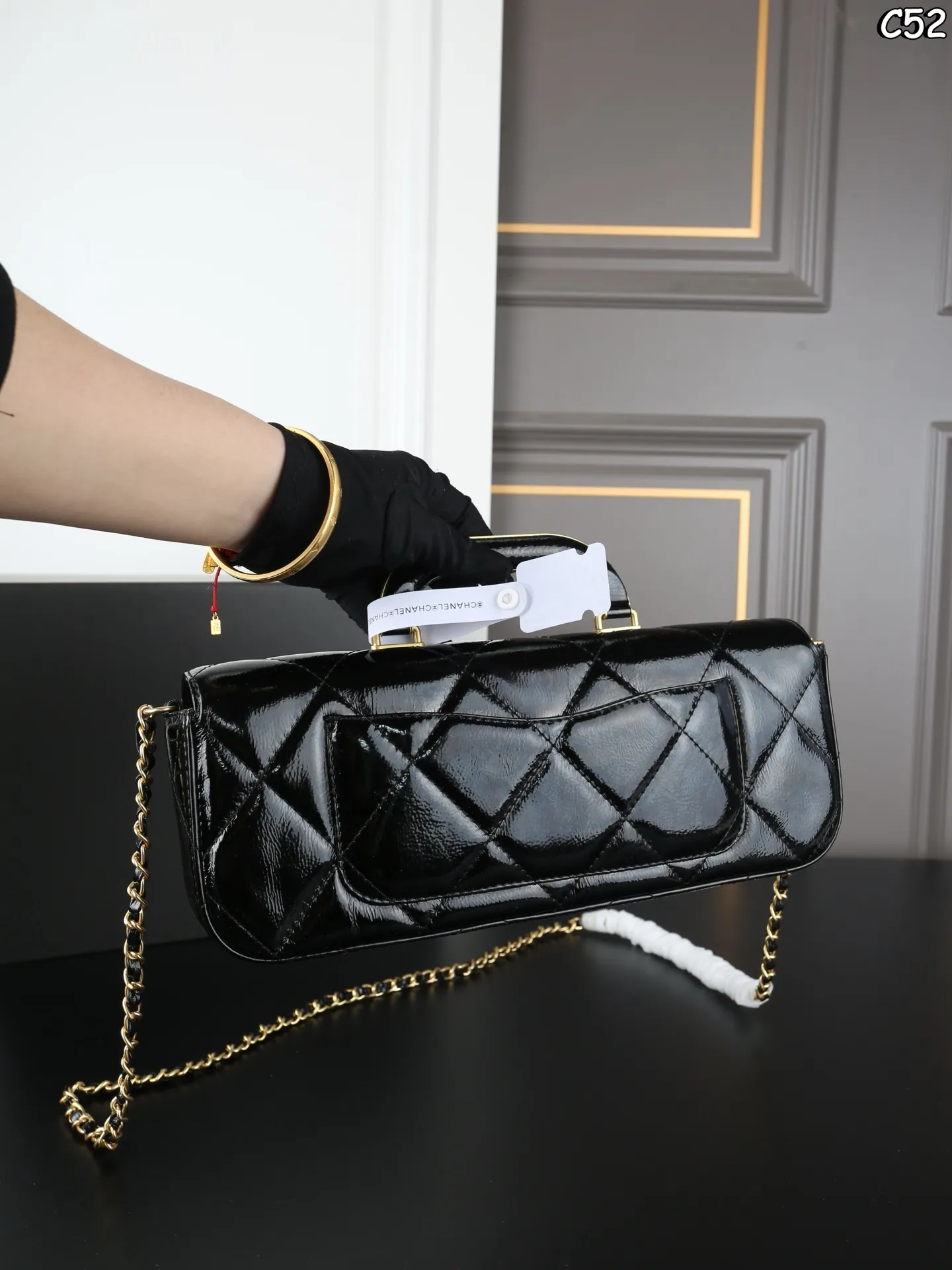 大P260 全套礼盒 小P250 全套礼盒 CHANEL香奈儿 25K 油蜡皮 法棍包 单肩手提包 链条包 高级迷人的质感💫 长度也玩得超大胆 香风的经典符号被重新唤醒 Lulu Tenney的清冷感完美驾驭 小香新款手柄法棍包~也太优雅高级 尺寸：31&times;12/19&times;12