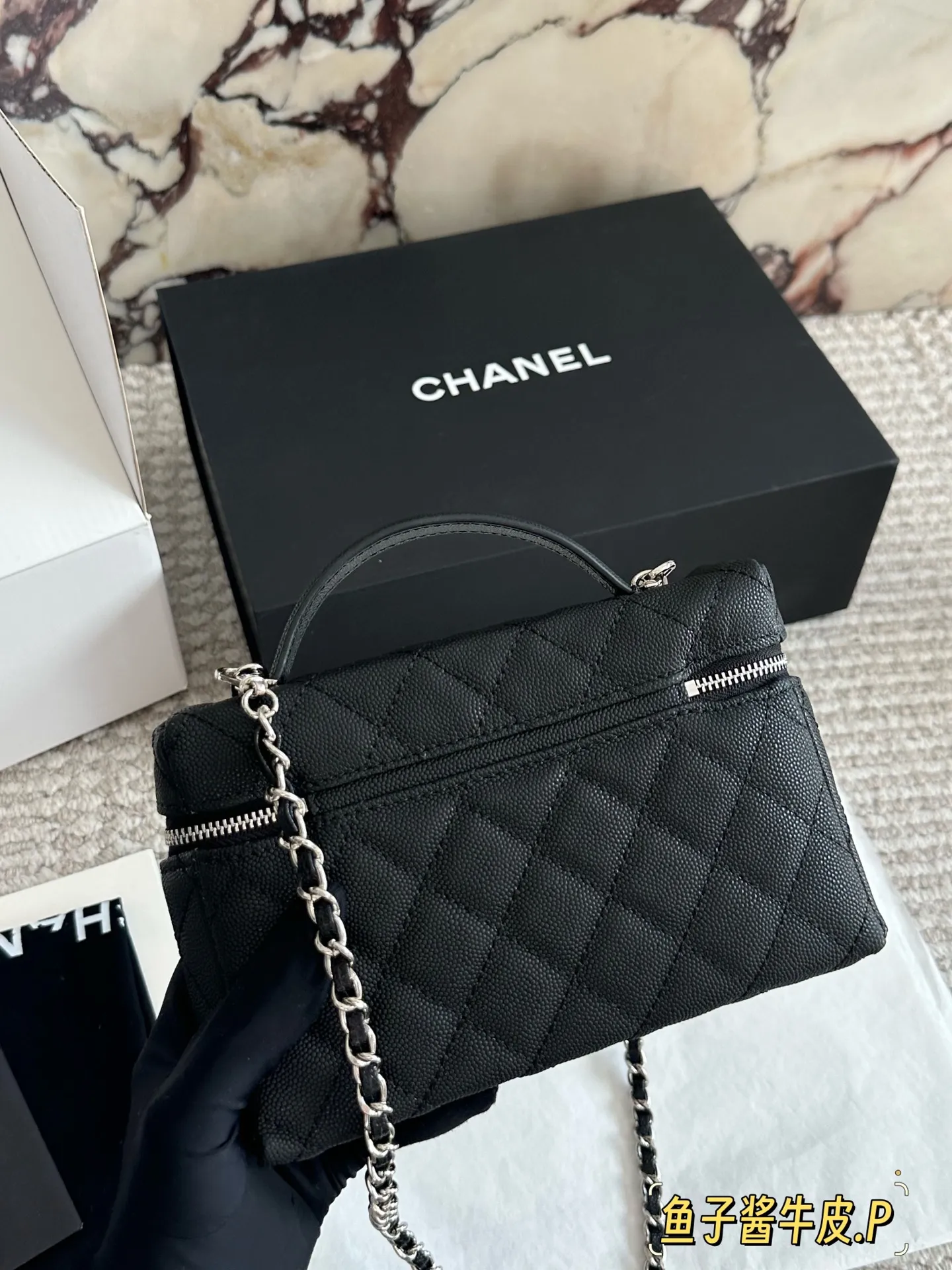 p200 原版牛皮 一Chanel 25c爆款Ip盒子包 运气超级好~ 包型是lp39的大小非常精致可爱这一季最难买的款产量极少19cm 折叠盒