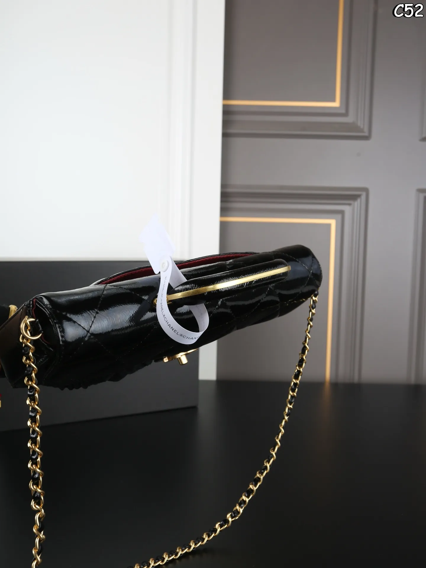 大P260 全套礼盒 小P250 全套礼盒 CHANEL香奈儿 25K 油蜡皮 法棍包 单肩手提包 链条包 高级迷人的质感💫 长度也玩得超大胆 香风的经典符号被重新唤醒 Lulu Tenney的清冷感完美驾驭 小香新款手柄法棍包~也太优雅高级 尺寸：31&times;12/19&times;12