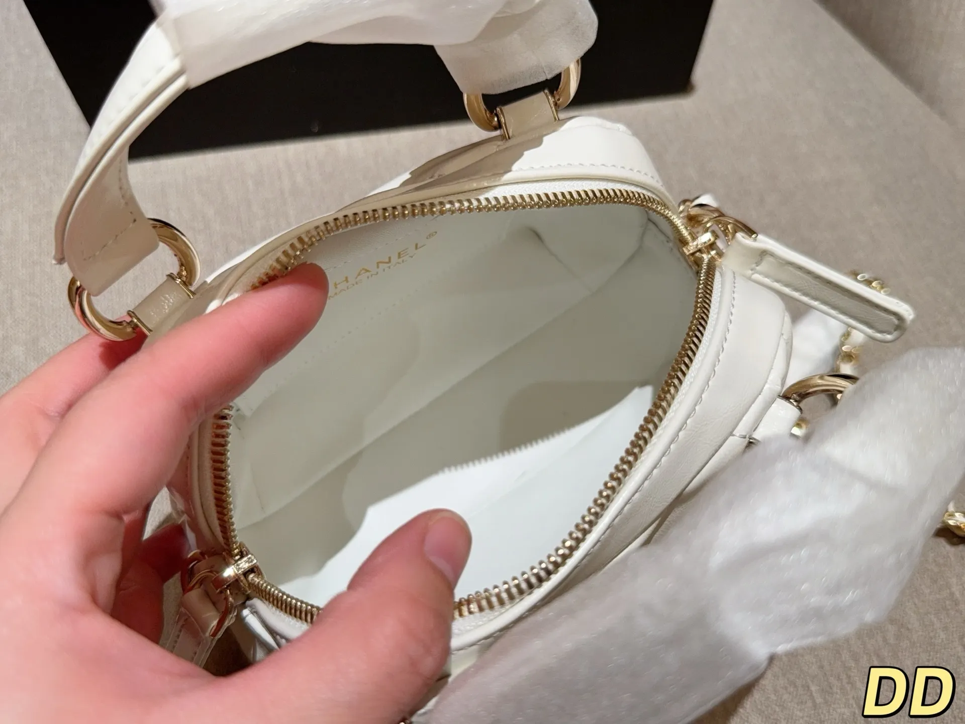 💰155 Chanel香奈儿 新品25N滑雪🏂🏻系列 迷你保龄球包~ 尺寸18×14×5 礼盒包装🎁