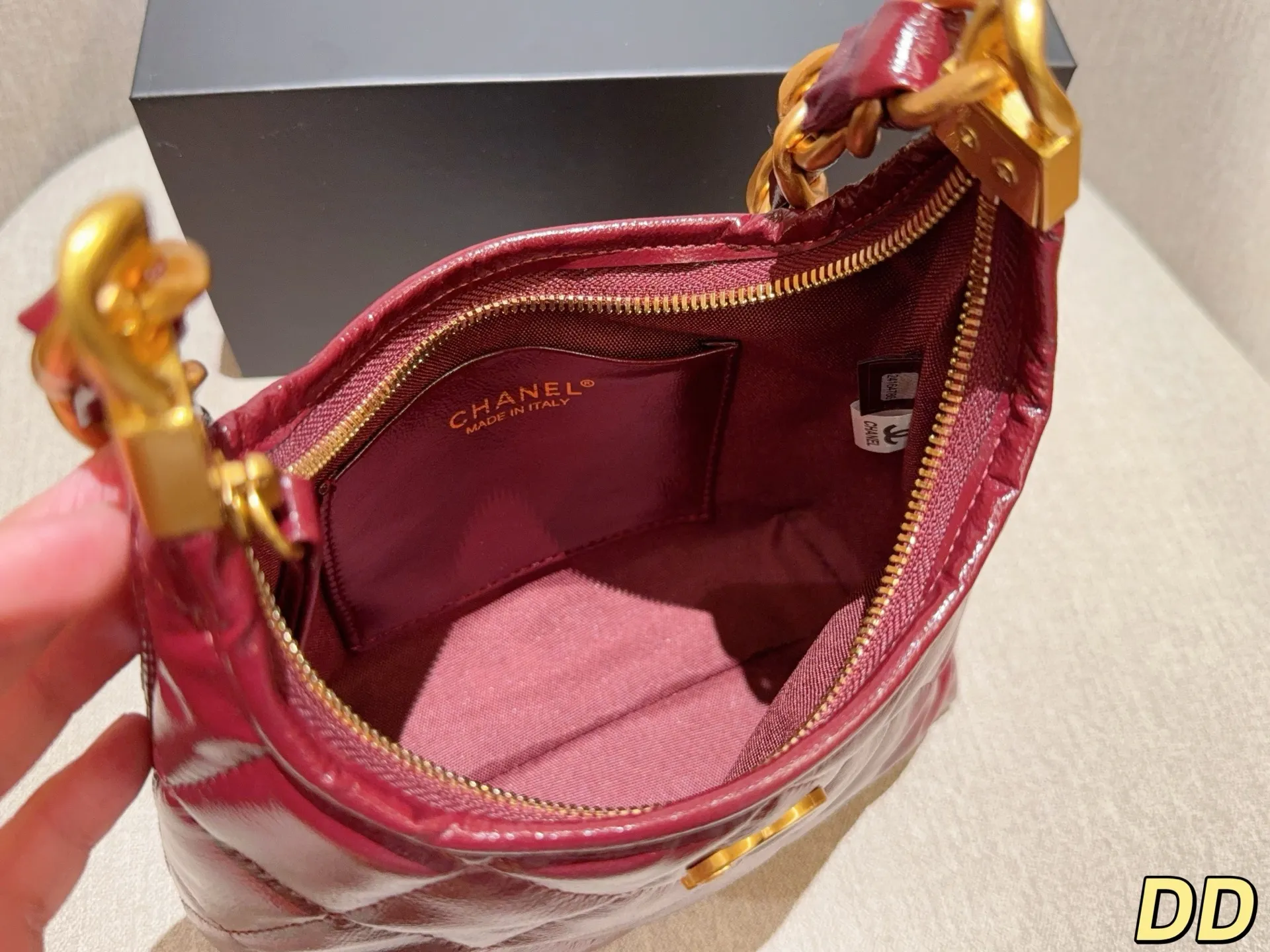 💰145 香奈儿Chanel 24A最新hobo油蜡皮腋下包 尺寸20×19×8 礼盒包装🎁