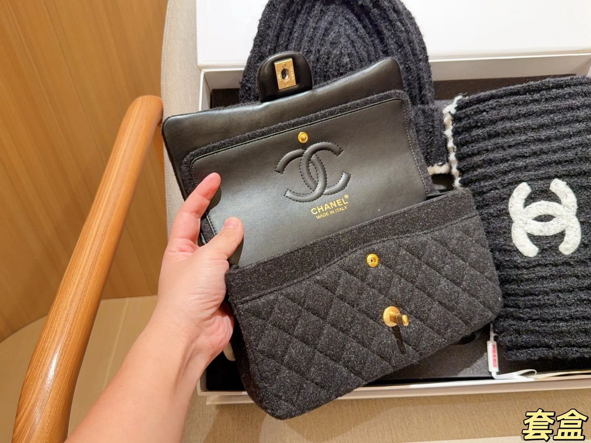 💰250 CHANEL香奈儿 超值套盒毛呢cf 香奈儿围巾+帽子 尺寸25×15 礼盒包装🎁