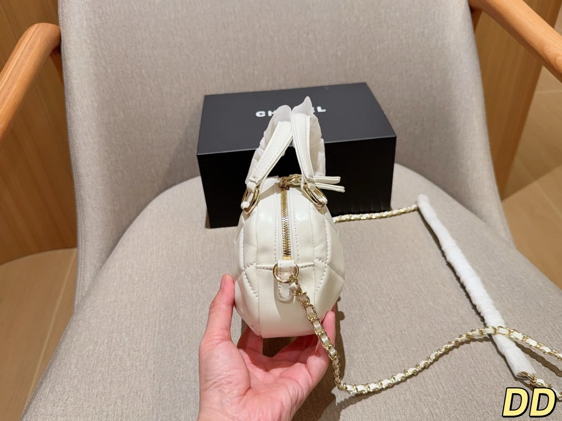 💰155 Chanel香奈儿 新品25N滑雪🏂🏻系列 迷你保龄球包～ 尺寸18&times;14&times;5 礼盒包装🎁