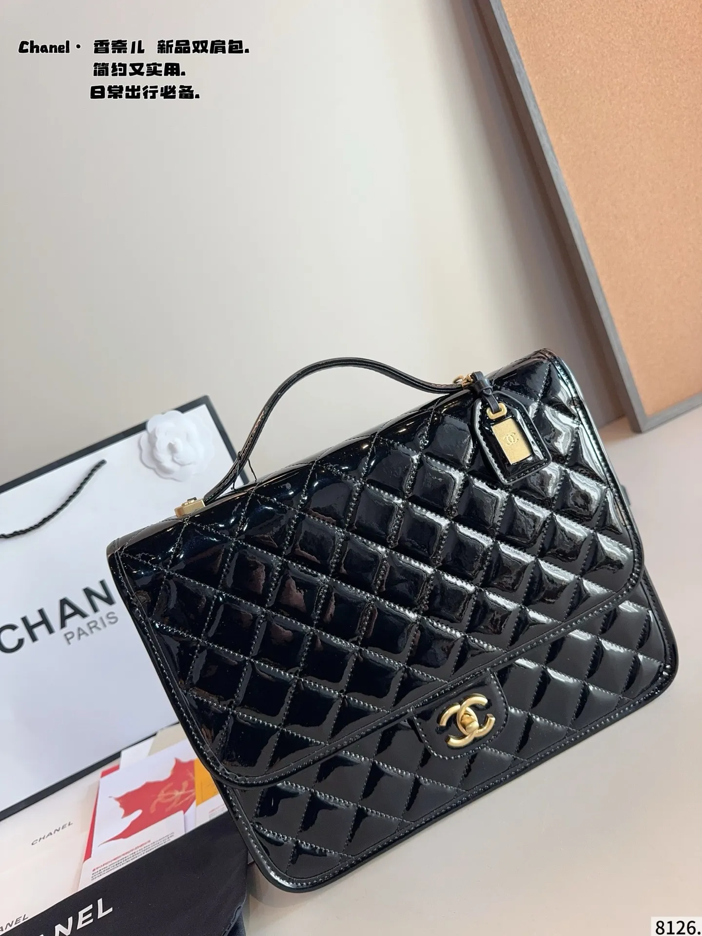 p215配礼盒🎁. 香奈儿CHANEL 新品邮差双肩包 简直无法拒绝 超显气质 高级感十足 集美必入款 尺寸:30*8*25cm