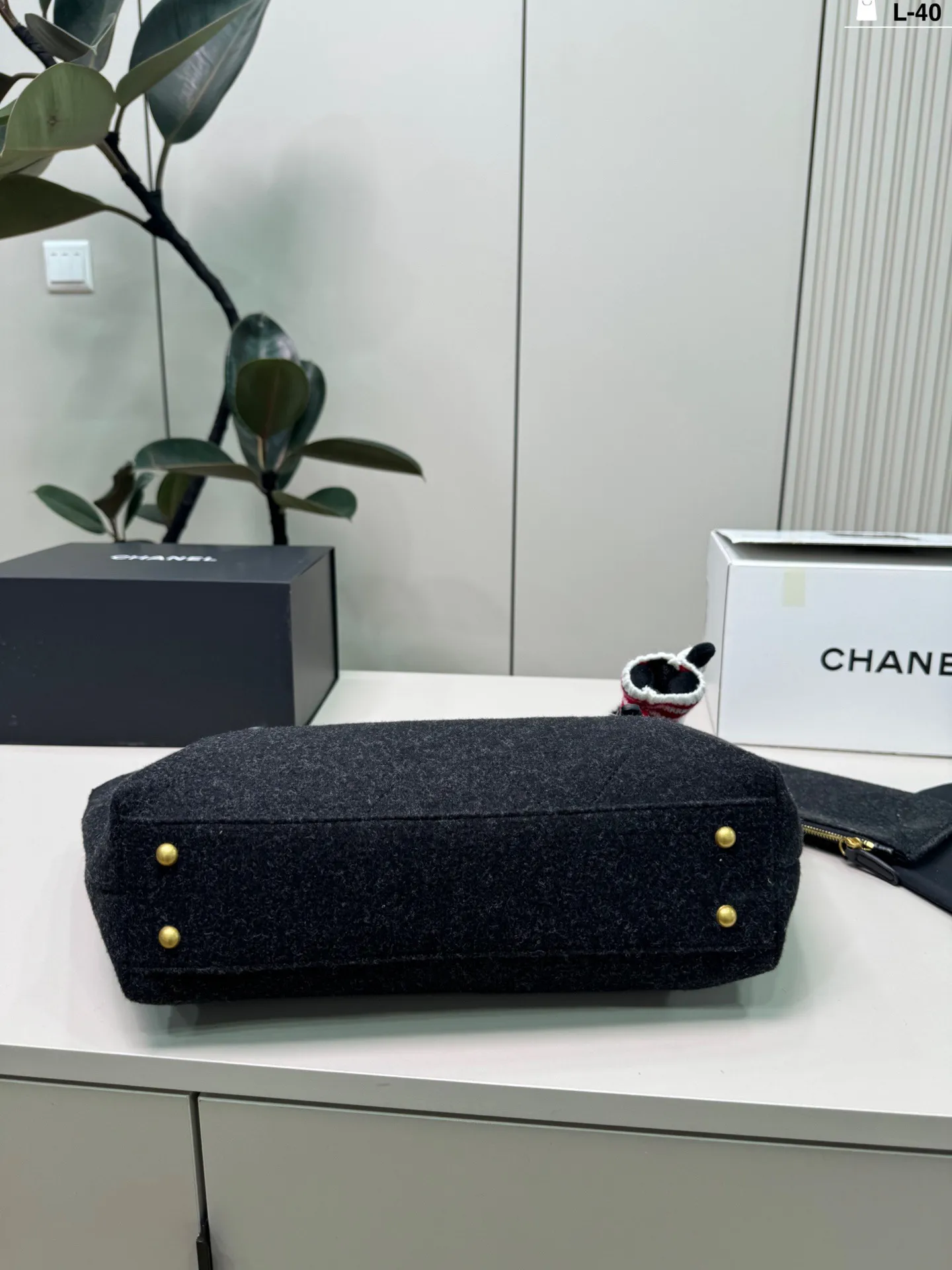 💰p210(配挂件) L-40尺寸32×22折叠盒 Chanel 香奈儿 26c毛毡Tote托特包腋下毛呢购物袋 优雅又松弛-,毛毡材质柔软轻盈,日常通勤、休闲出街都超适合!百搭不挑人~26C系列是Vic设计的收官之作,实用又有收藏价值,时髦精必入!