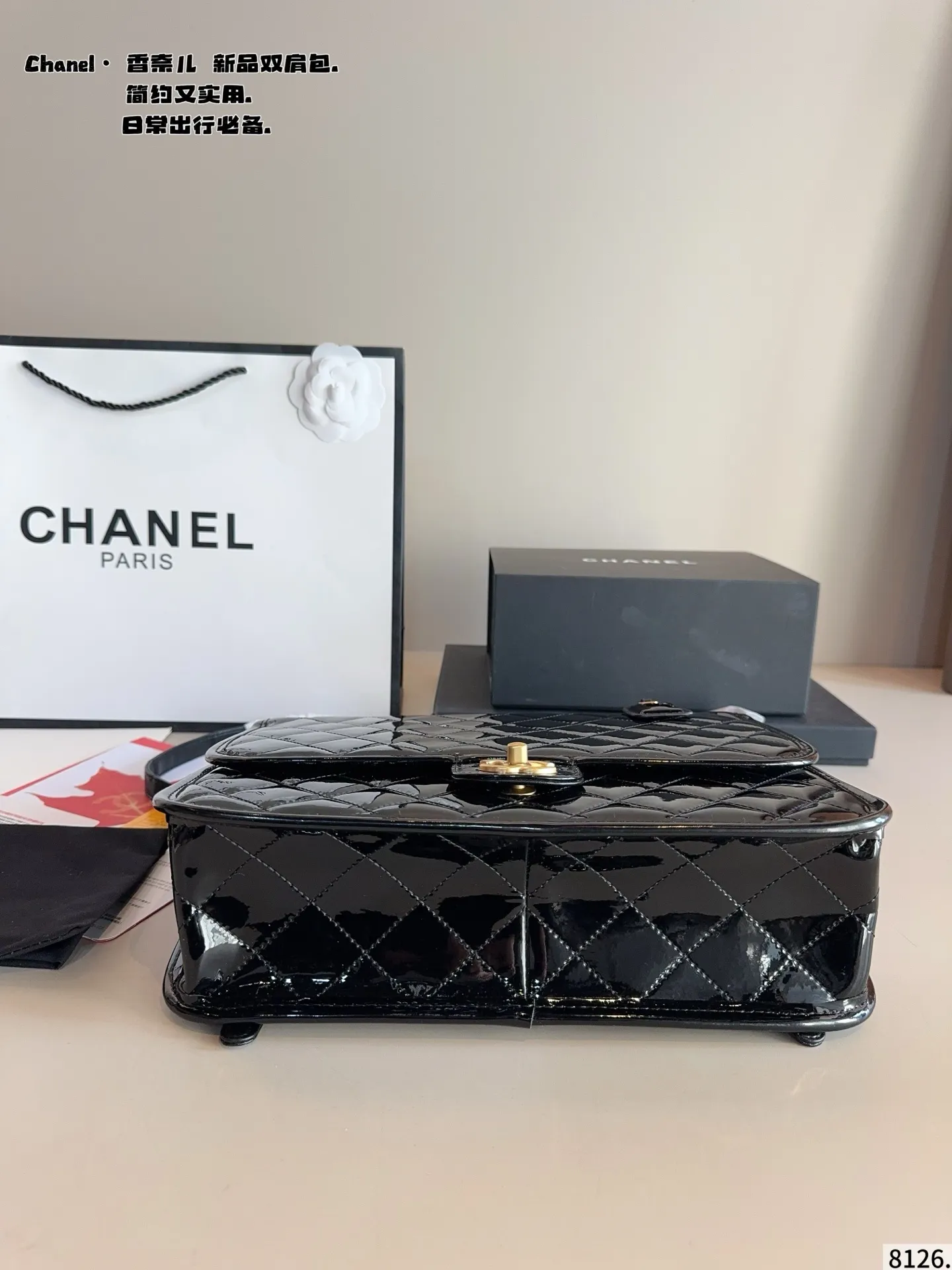 p215配礼盒🎁. 香奈儿CHANEL 新品邮差双肩包 简直无法拒绝 超显气质 高级感十足 集美必入款 尺寸：30*8*25cm