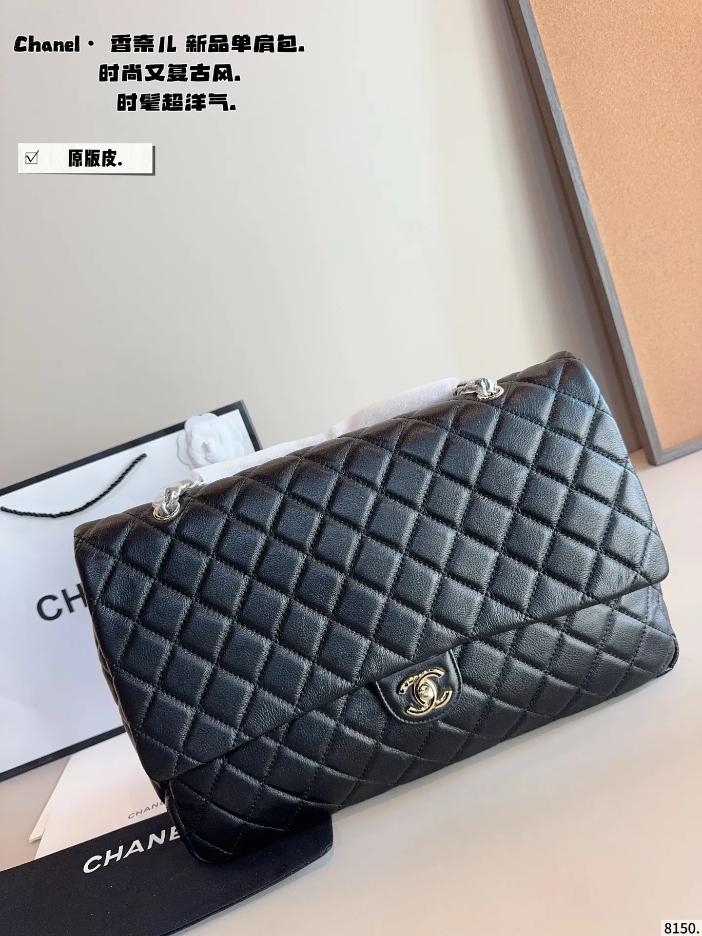 p310 香奈儿外缝线 机场包.好喜欢这种手工缝制感 菱格交错的缝线, 织于柔软的CF表面, 手工痕迹更凸显, 也保留了香奈儿标志元素, 越用越有味道,越旧越有味道尺寸/39*11*27cm