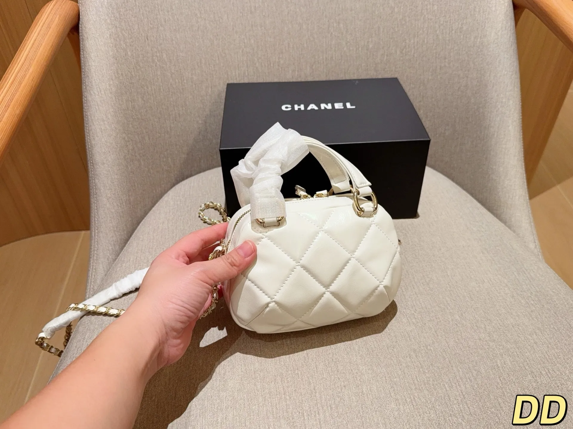 💰155 Chanel香奈儿 新品25N滑雪🏂🏻系列 迷你保龄球包~ 尺寸18×14×5 礼盒包装🎁