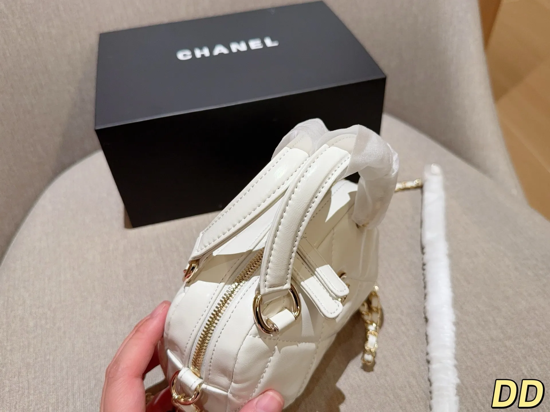 💰155 Chanel香奈儿 新品25N滑雪🏂🏻系列 迷你保龄球包～ 尺寸18&times;14&times;5 礼盒包装🎁