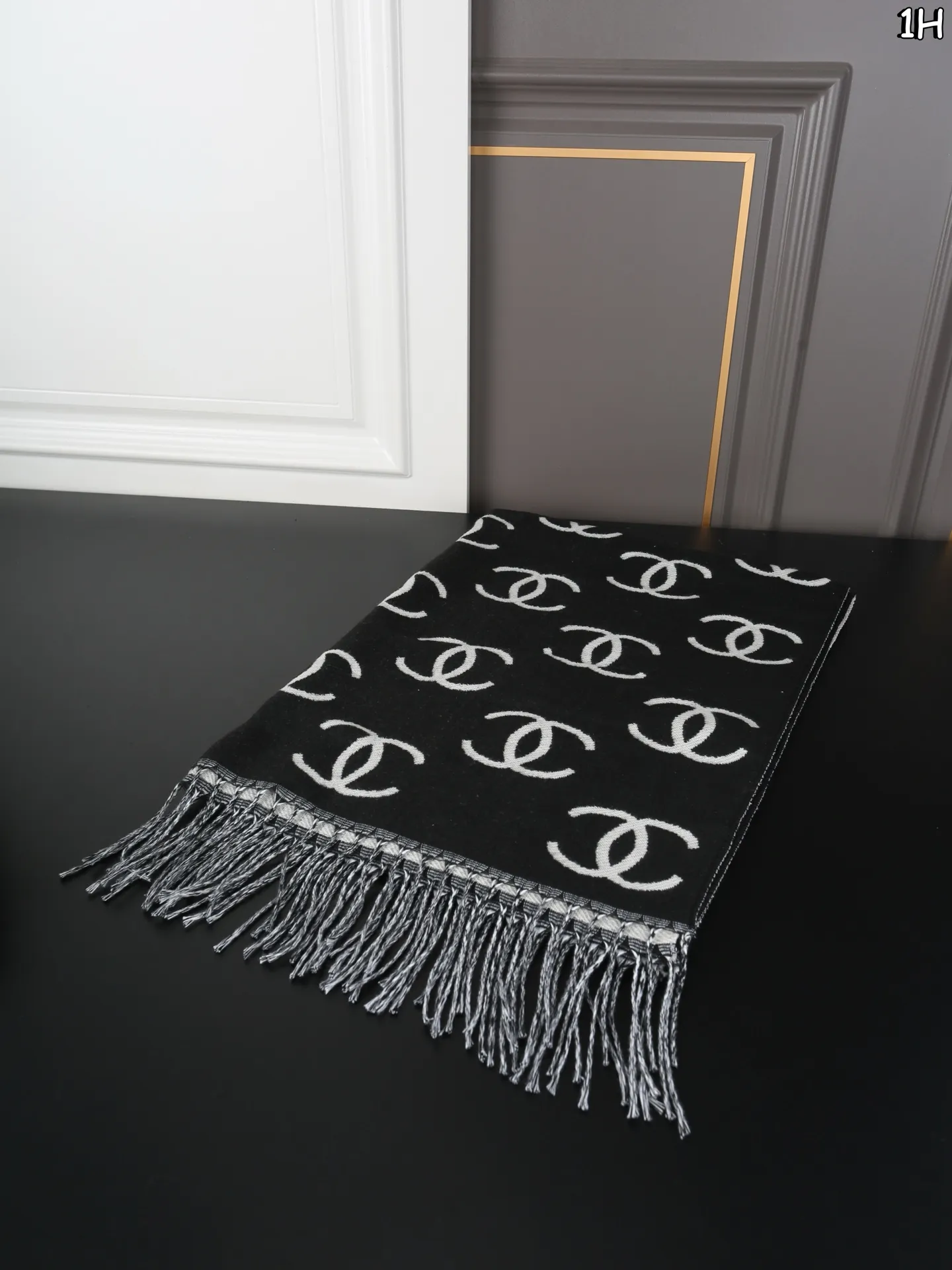 P150 CHANEL香奈儿 蝴蝶结链条包➕围巾➕钱包 Chanel蝴蝶结包太可爱了 酷女孩必备 25K蝴蝶结手袋🎀中号太可爱啦 融合经典菱格纹，休闲又甜美 让一整个包都好甜美啊打破包包的常规形态！让蝴蝶结从配饰成为主角👑 双𝐂扣在包中间很抢眼[萌萌哒R] 羊皮营造出一种&ldquo;蓬松&rdquo;&ldquo;柔美&rdquo;的感觉～ 尺寸：41&times;28/12&times;9.5