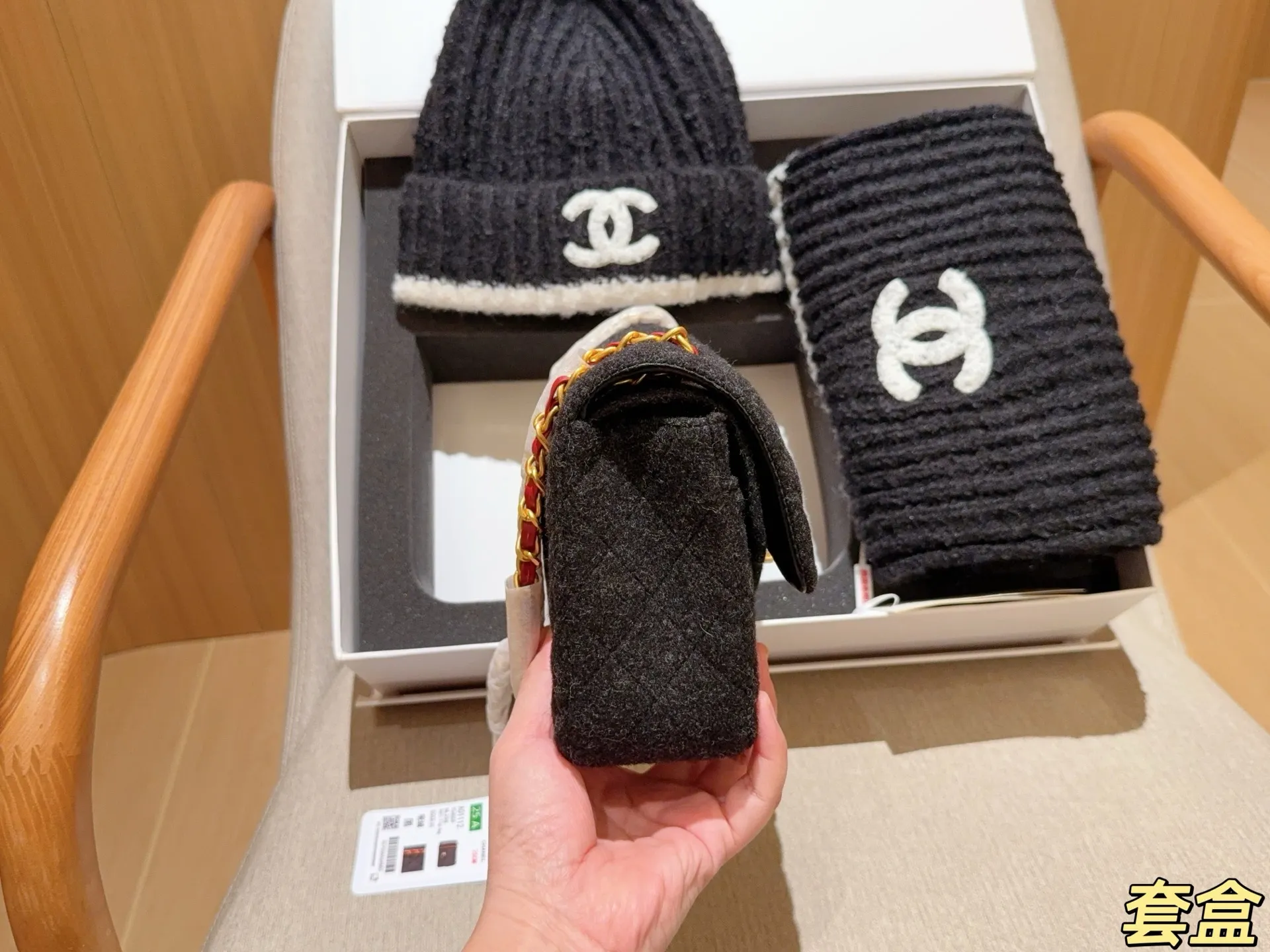 💰250 CHANEL香奈儿 超值套盒毛呢cf 香奈儿围巾+帽子 尺寸25&times;15 礼盒包装🎁