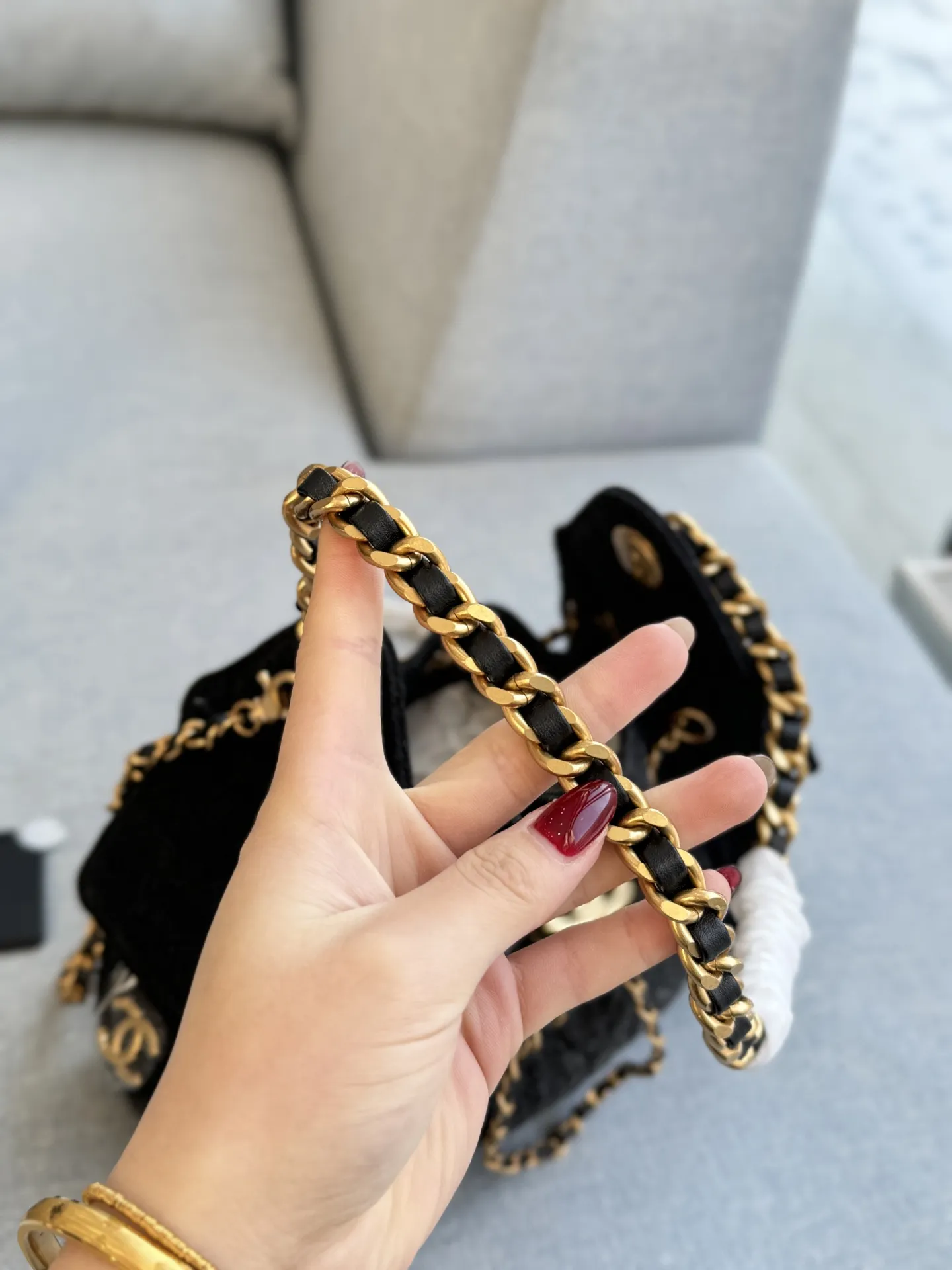 💰215 折叠盒 size:21×14 CHANEL香奈儿 25Bag 春夏系列 丹宁牛仔布 Hobo 腋下包链条包单肩包 香奈儿这款牛仔包好好看 一眼爱上 夏日氛围感满满 超好看 甜美夏日感色系25bag 复古又现代~ 属于夏天的颜色~