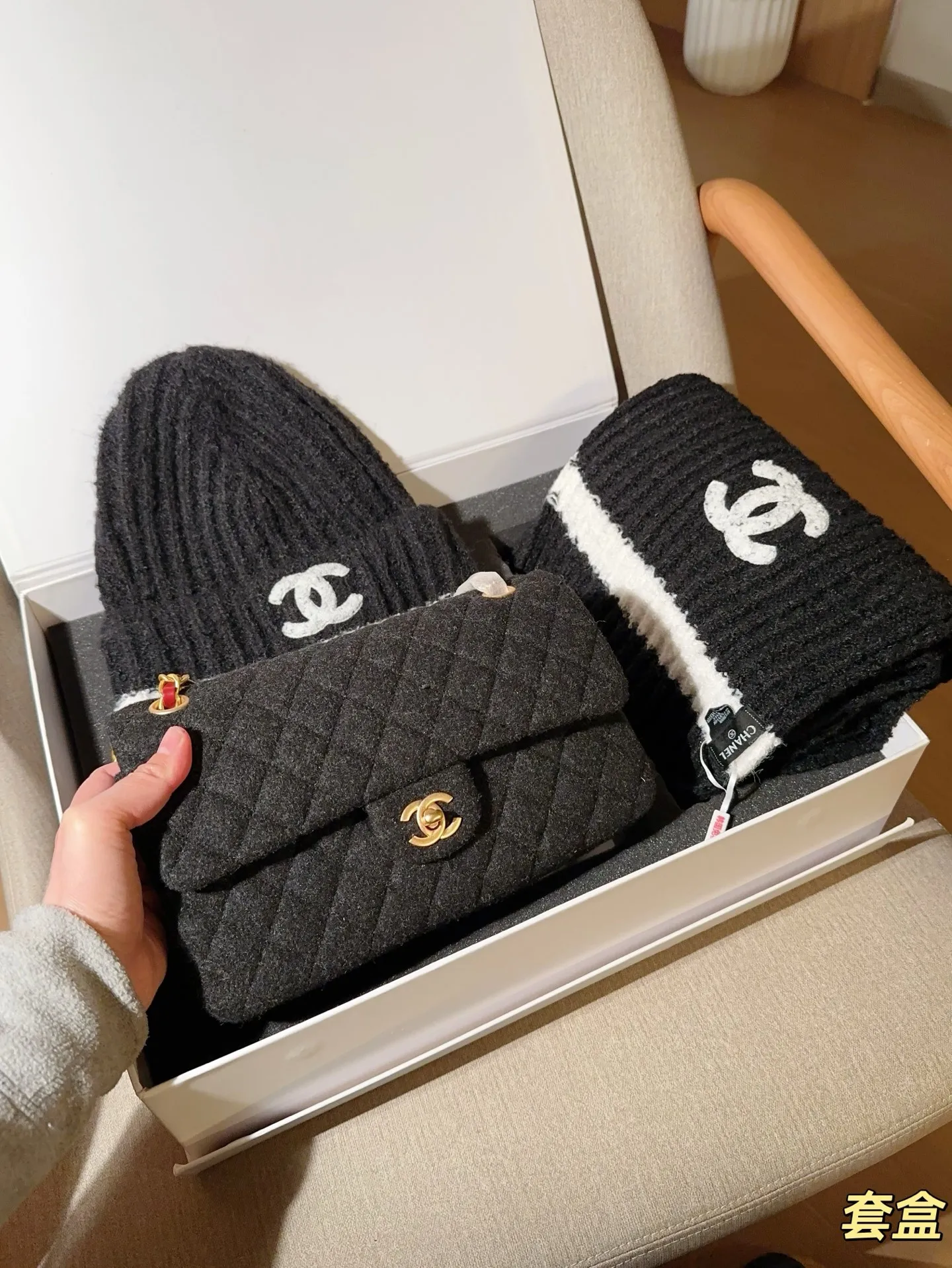 💰250 CHANEL香奈儿 超值套盒毛呢cf 香奈儿围巾+帽子 尺寸25×15 礼盒包装🎁