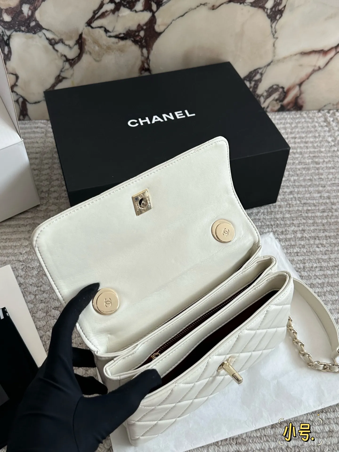 升级版💰190、160配盒 size：20*15cm （小号） 25*18cm (大号） 小香家 trendy cc 风琴包系列！ 上身后超显大气， 容量非常🉑️！ ⚠️经典黑色软糯又舒服！