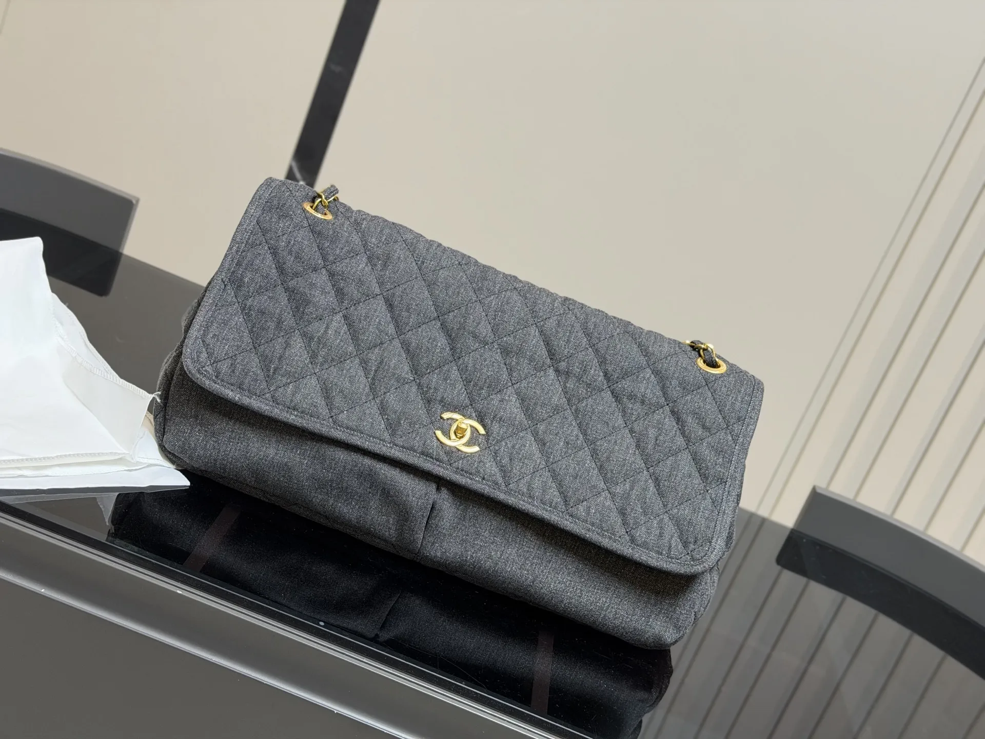 ¥190 香奈儿旅行袋 Chanel中古. 复古穿搭 牛仔系的搭配很适合 复古氛围感瞬间拉满 机场包40.25cm