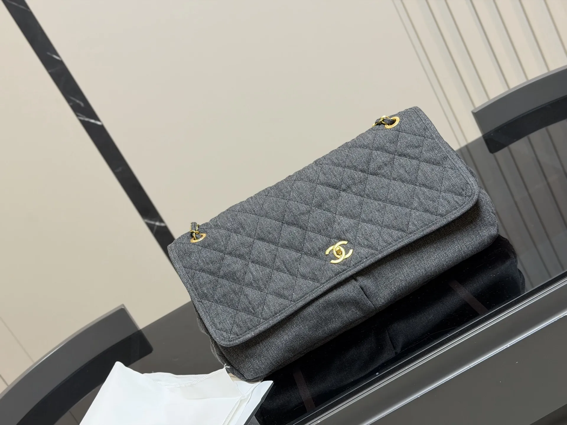 &yen;190 香奈儿旅行袋 Chanel中古. 复古穿搭 牛仔系的搭配很适合 复古氛围感瞬间拉满 机场包40.25cm