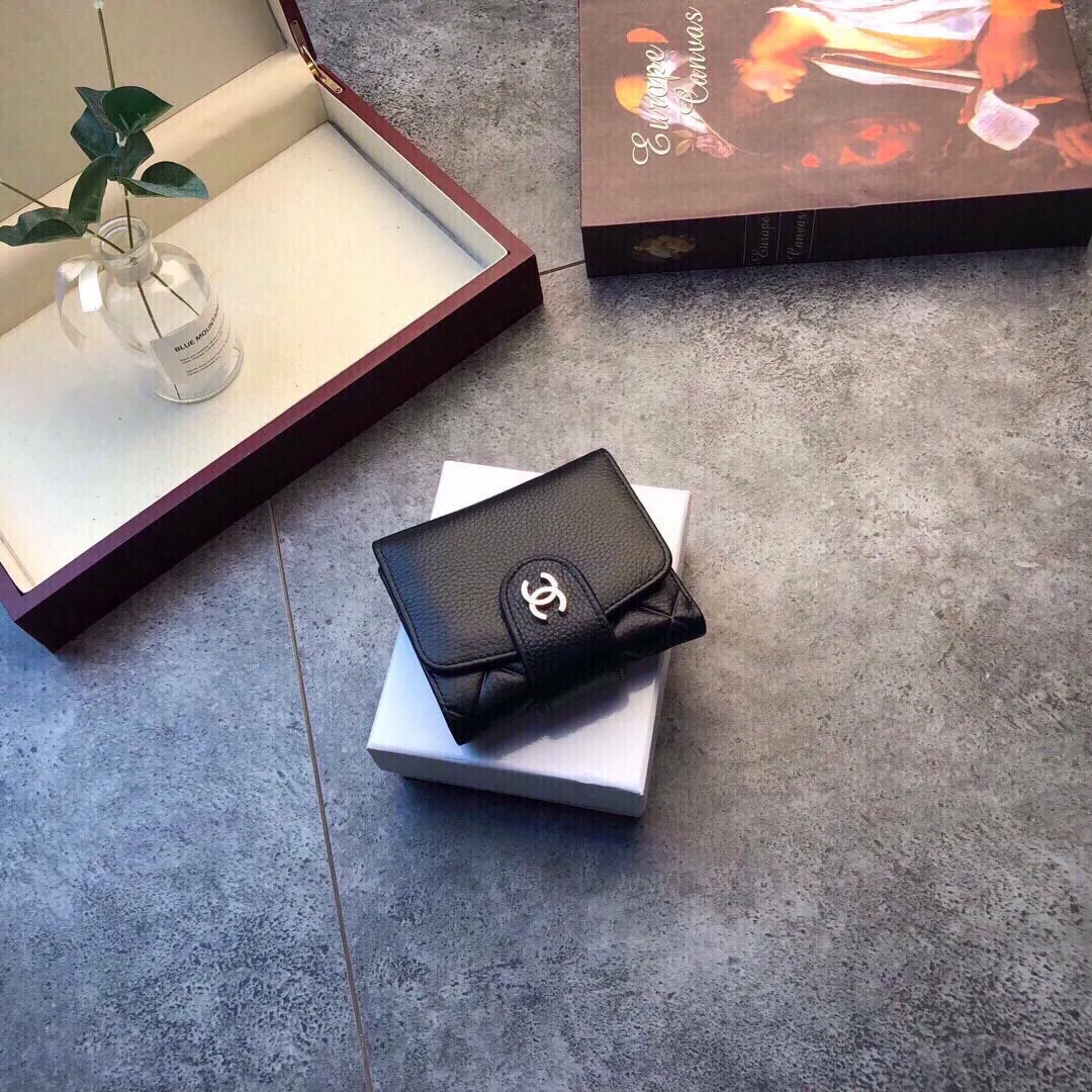 🎀🎀颜色 黑🎀尺寸 11x10🎀香奈儿爆款牛皮短款三折钱包🔥款式经典做工精细耐磨耐用手感极佳❤️p90