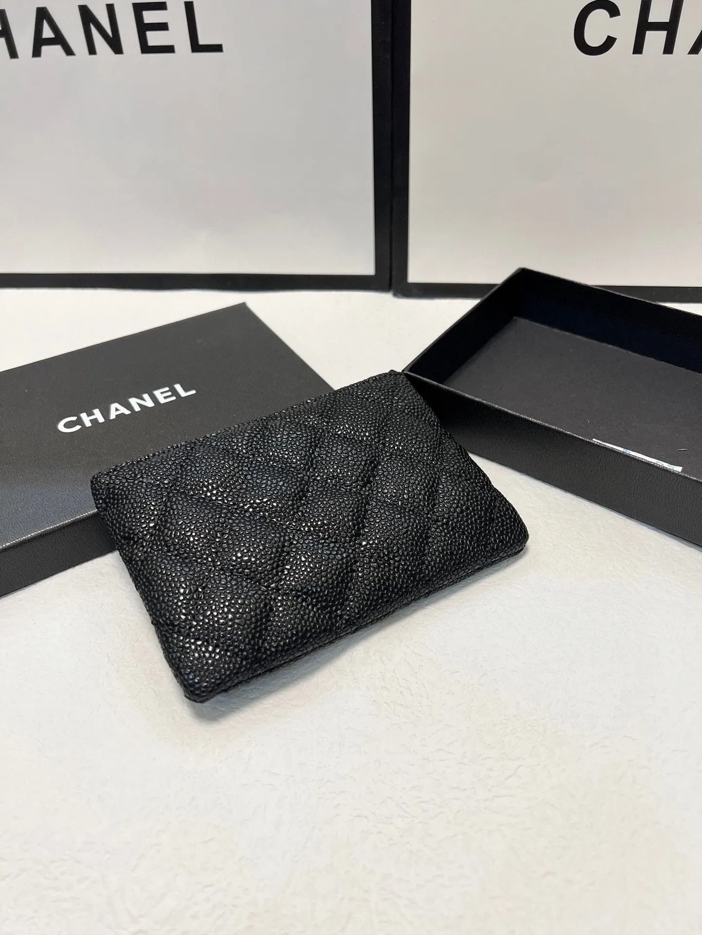 P65🎀🎀颜色 黑🎀尺寸 14.5x9🎀香奈儿鱼子酱牛皮🐑零钱包👍里外全皮🔥经典搭配，时尚百搭