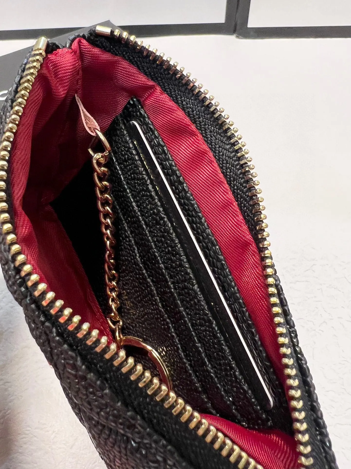 P65🎀🎀颜色 黑🎀尺寸 14.5x9🎀香奈儿鱼子酱牛皮🐑零钱包👍里外全皮🔥经典搭配,时尚百搭