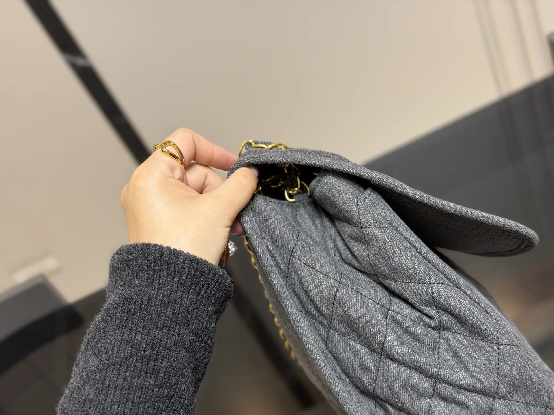 ¥190 香奈儿旅行袋 Chanel中古. 复古穿搭 牛仔系的搭配很适合 复古氛围感瞬间拉满 机场包40.25cm