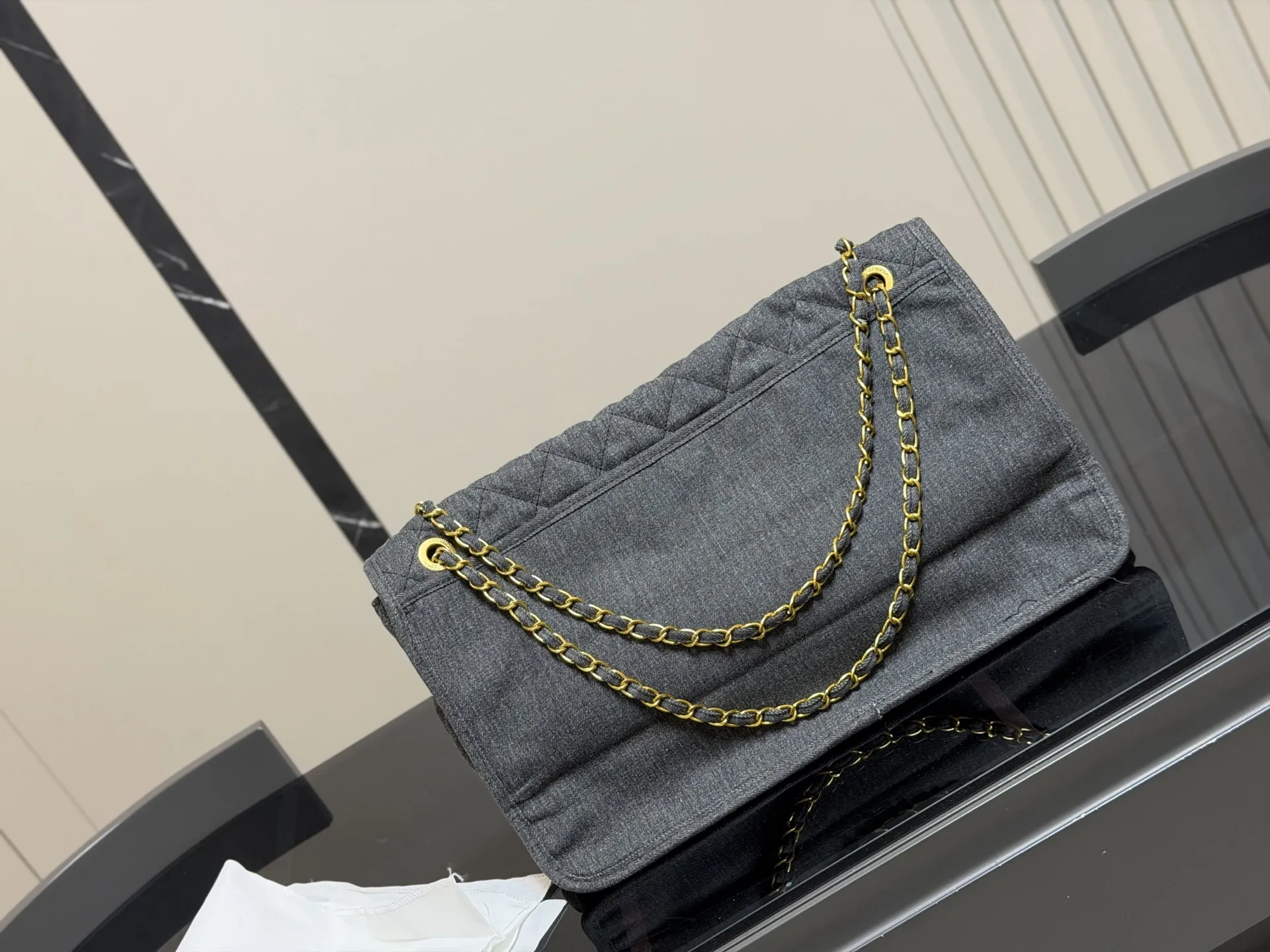 ¥190 香奈儿旅行袋 Chanel中古. 复古穿搭 牛仔系的搭配很适合 复古氛围感瞬间拉满 机场包40.25cm