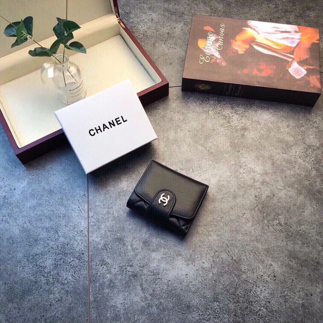 🎀🎀颜色 黑🎀尺寸 11x10🎀香奈儿爆款牛皮短款三折钱包🔥款式经典做工精细耐磨耐用手感极佳❤️p90