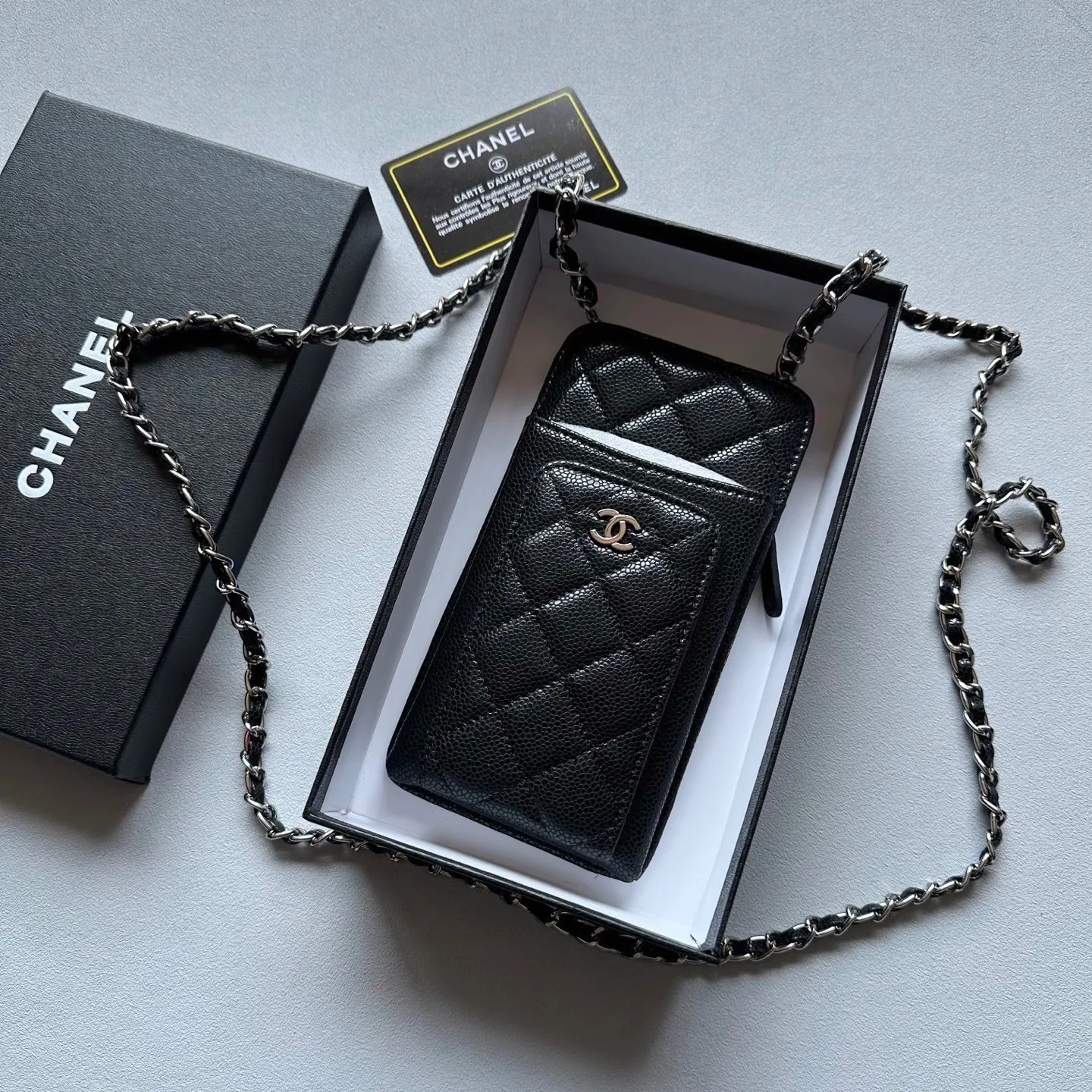 P120🎀🎀颜色 黑羊金 黑羊银🎀尺寸 18x11🎀香奈儿多功能手机包 可肩背专柜品质羊皮绣花 海外订制五金 做工油边精湛