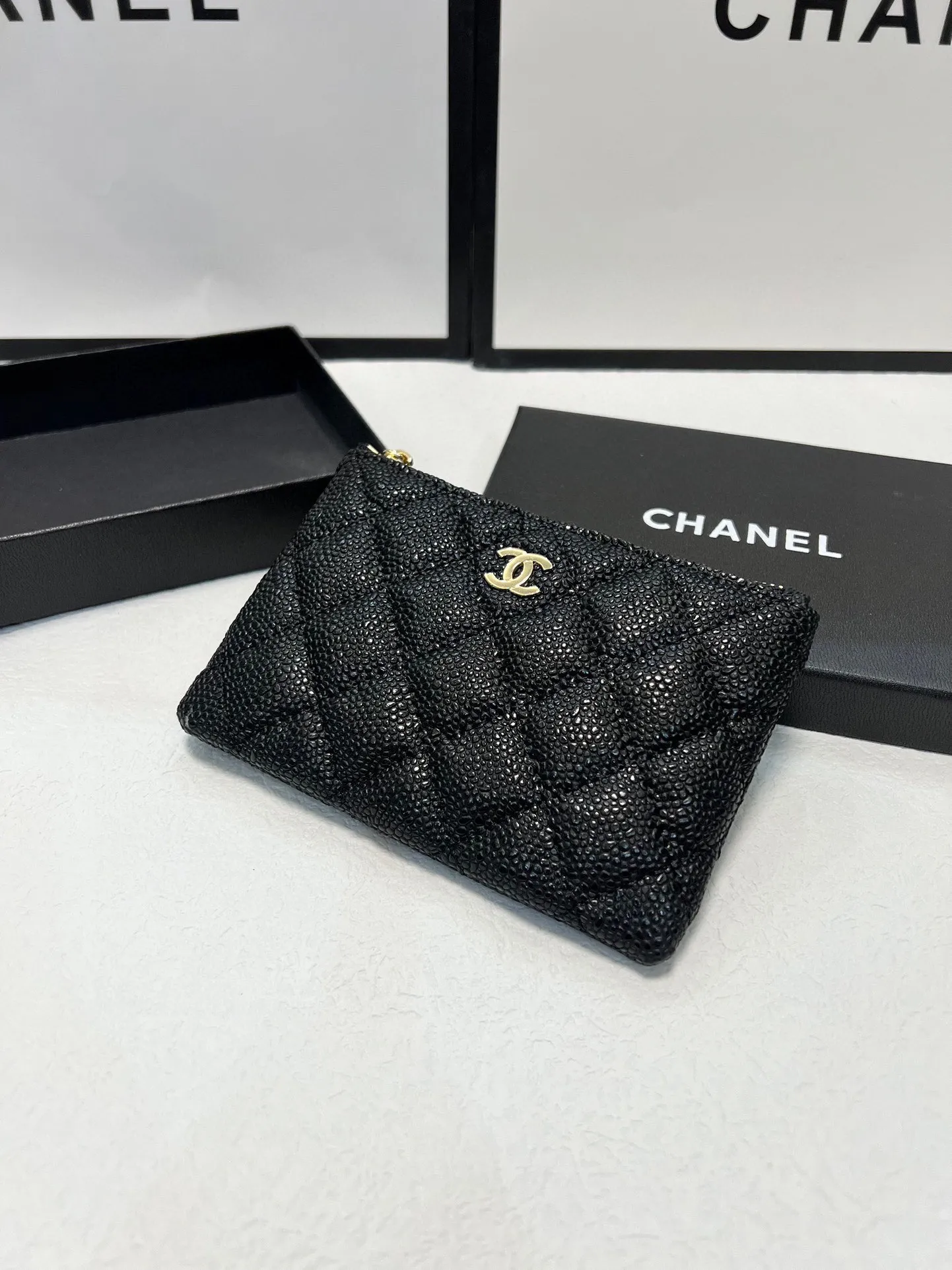 P65🎀🎀颜色 黑🎀尺寸 14.5x9🎀香奈儿鱼子酱牛皮🐑零钱包👍里外全皮🔥经典搭配,时尚百搭