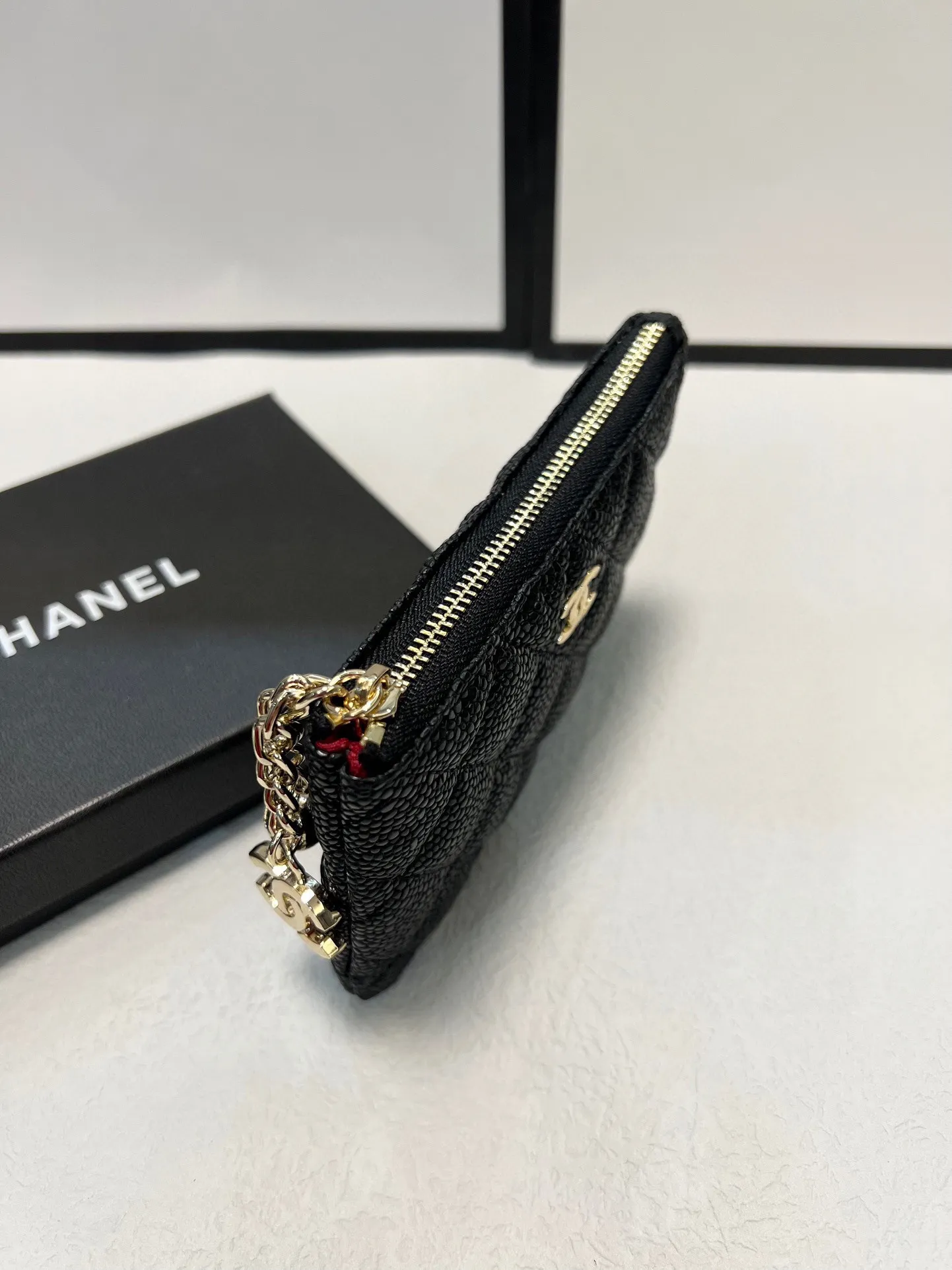 P65🎀🎀颜色 黑🎀尺寸 14.5x9🎀香奈儿鱼子酱牛皮🐑零钱包👍里外全皮🔥经典搭配，时尚百搭