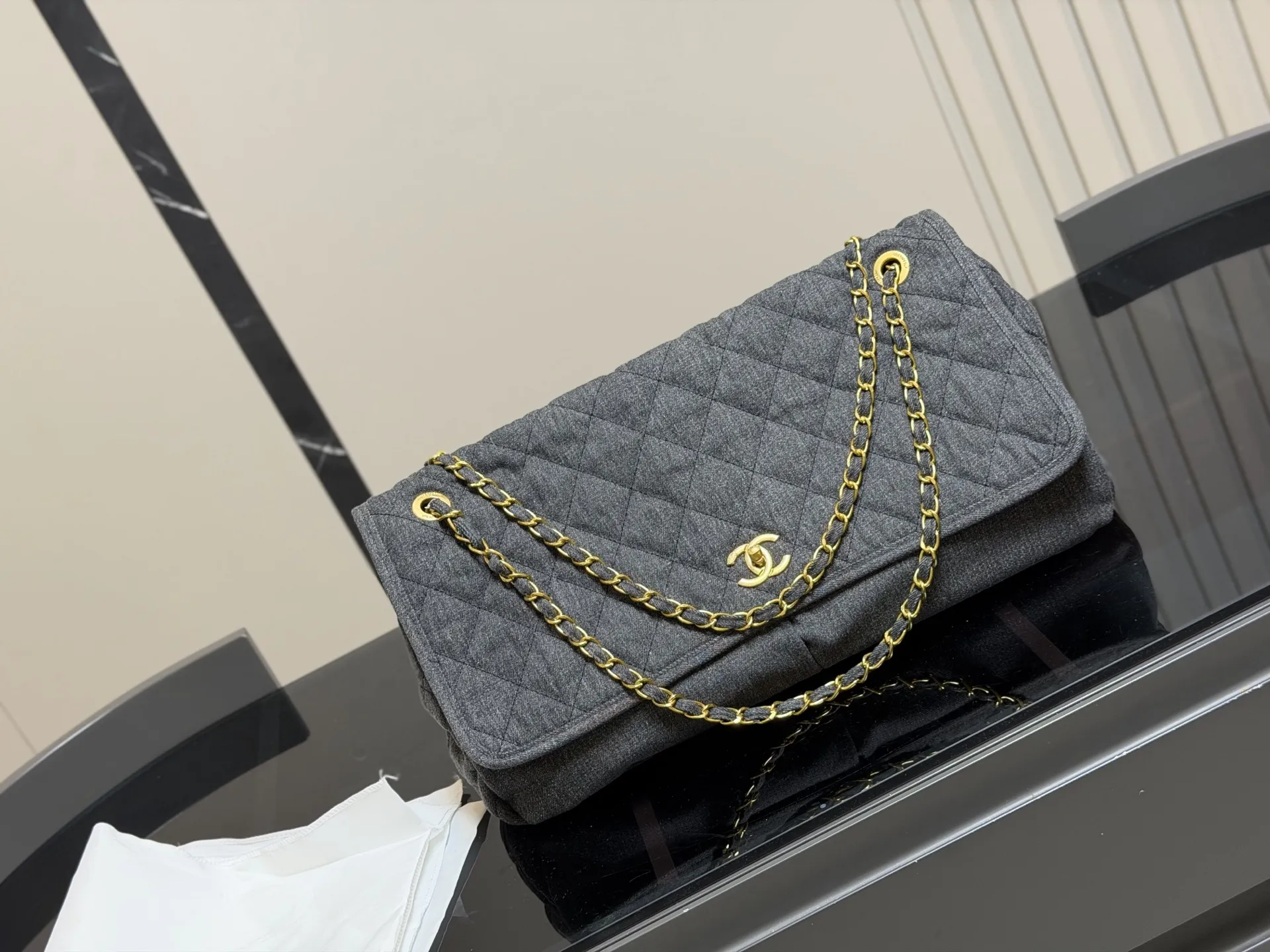 ¥190 香奈儿旅行袋 Chanel中古. 复古穿搭 牛仔系的搭配很适合 复古氛围感瞬间拉满 机场包40.25cm