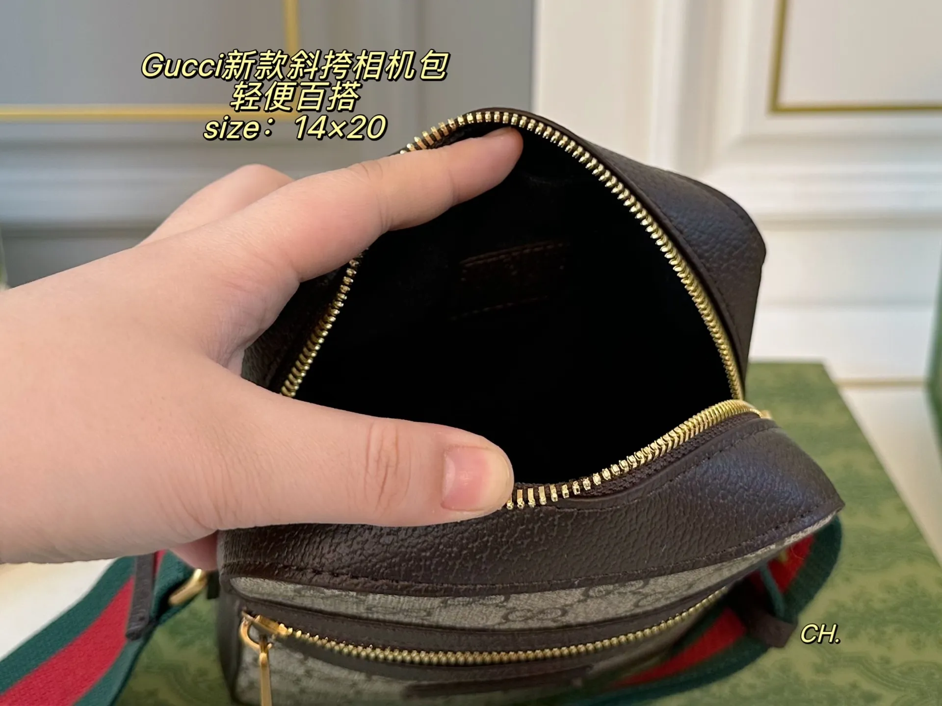 P110(折叠盒) size:14×20 GUCCI古驰新款斜挎相机包💕 小巧可爱,太萌啦😍 又是一个男女都能背的小包 经典老花设计,辨识度超高 轻便百搭,越看越耐看‼️