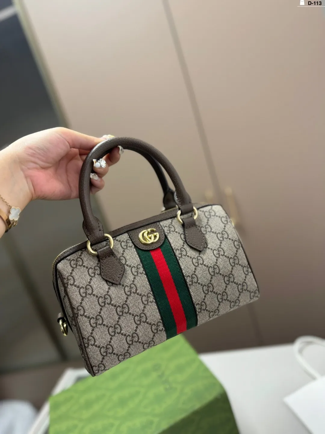 💰p125 D-113尺寸22×14折叠盒 酷奇Gucci 波士顿 枕头包 👜最新系列 这个款复古韵味特别浓,原版内里! 上身效果也超赞