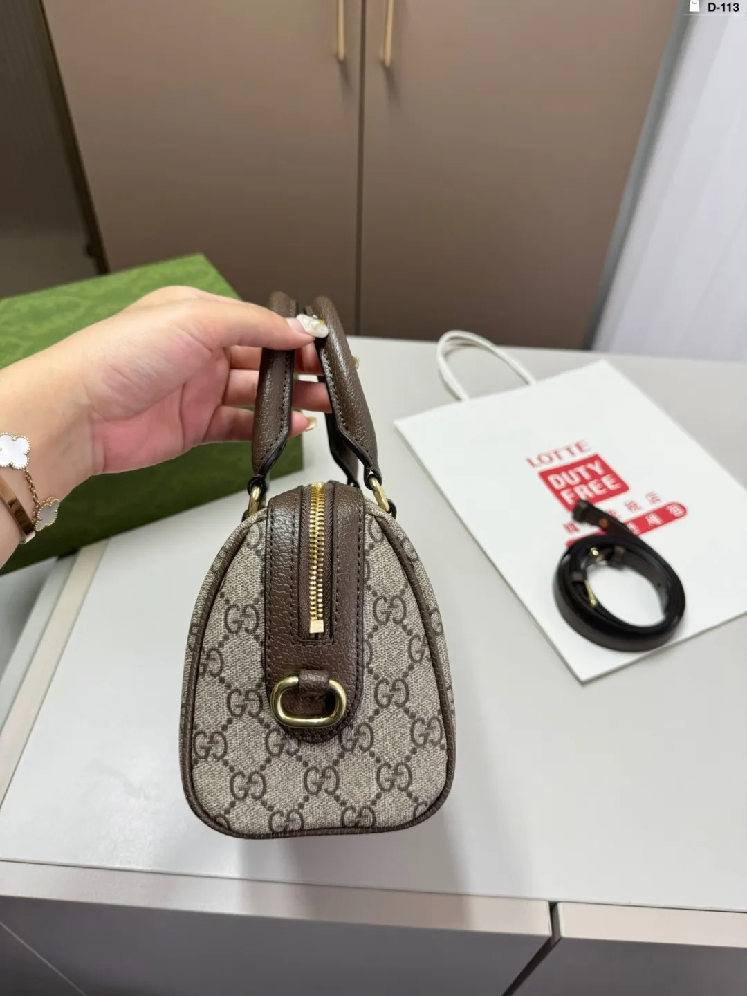 💰p125 D-113尺寸22×14折叠盒 酷奇Gucci 波士顿 枕头包 👜最新系列 这个款复古韵味特别浓,原版内里! 上身效果也超赞