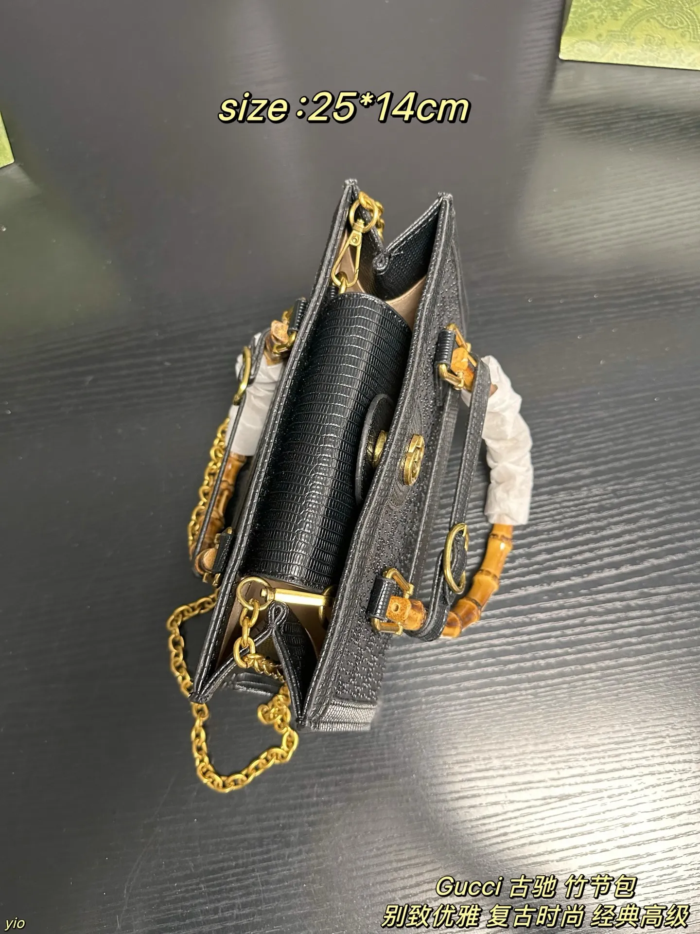 P160配盒 Gucci 古驰 竹节包 Gucci古驰Diana满钻竹节托特包💕自带亮闪闪效果的托特包👜简洁的翻盖设计,复古又经典的竹节手提把,设计感直接拉🈵️颜值、辨识度和实用性兼具,这个款复古韵味特别浓,上身效果也超赞,主要以精致特别的五金来提升整体质感 尺寸:25*14cm