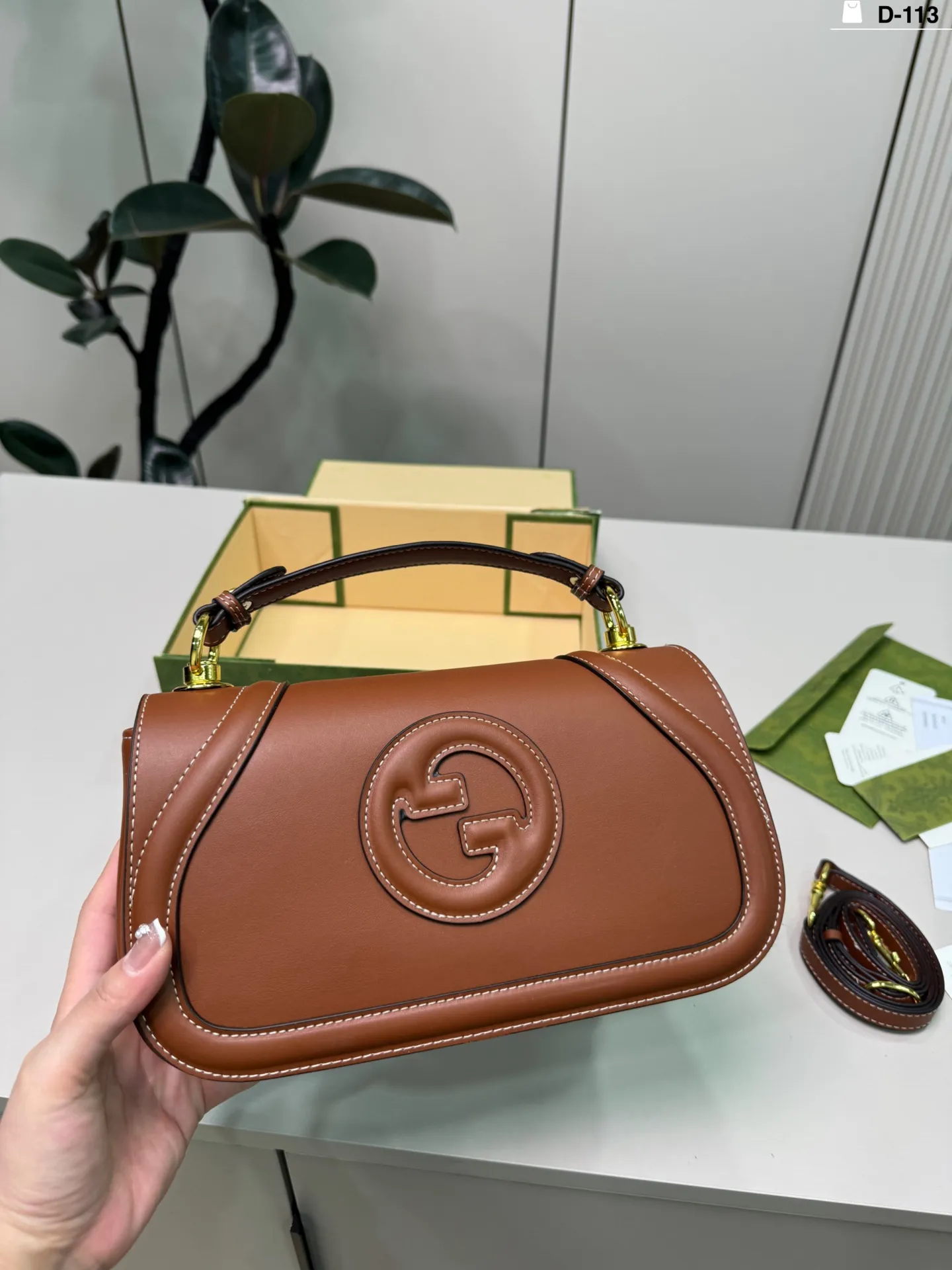 💰p140 D-113尺寸26&times;14折叠盒 Gucci 酷奇Blondie手提包 复古又时髦，辨识度超高! 通勤休闲都能搭。 搭配简约或复古风都很出彩，实用又吸睛，是时尚与功能兼备的必入单品!