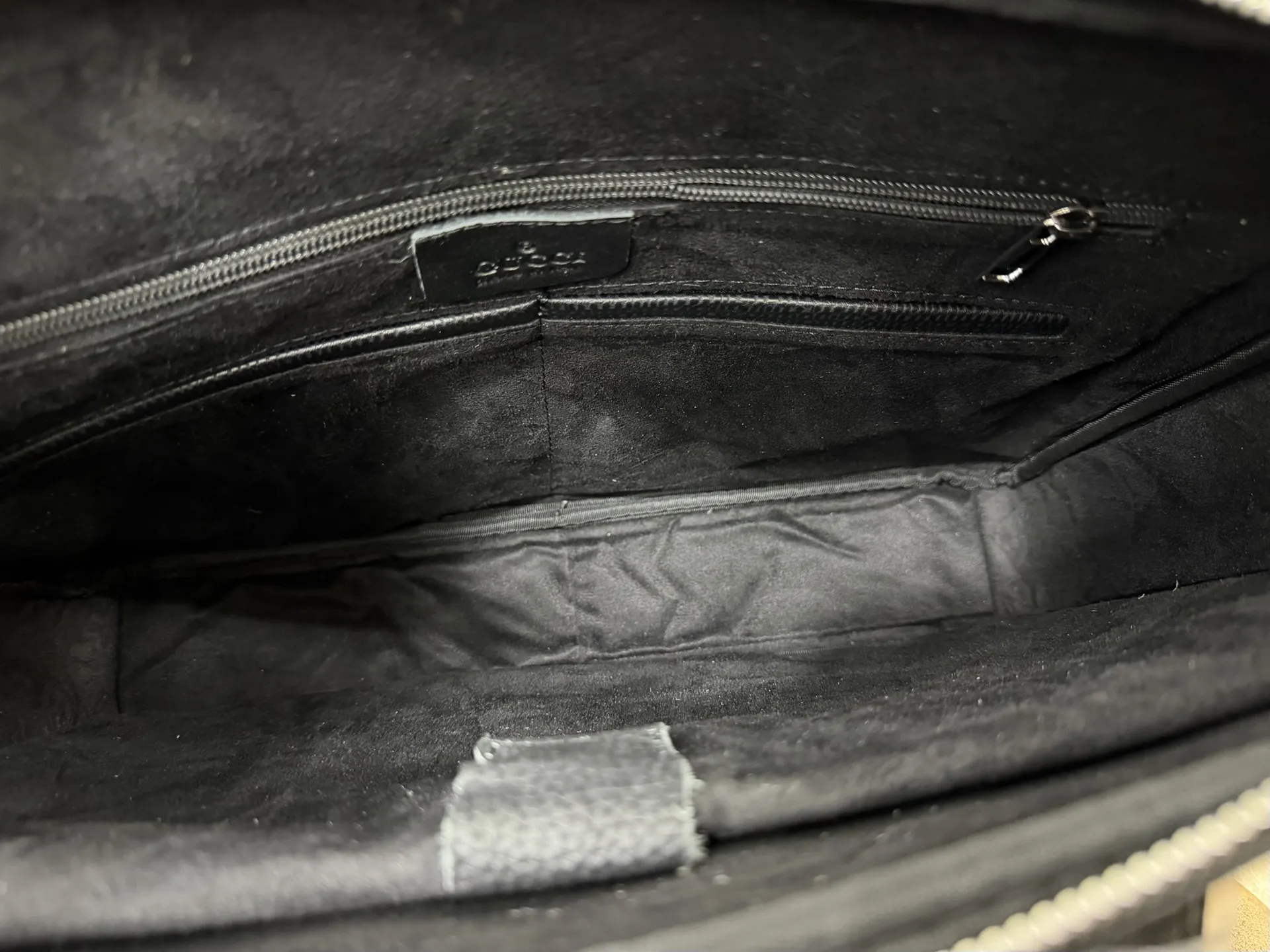 P165 Gucci 古奇 GG牛皮公文包 男包 电脑包 手提包 经典百搭 实物拍摄 原厂原版面料 高端品质 配送防尘袋 28 x 38 cm。