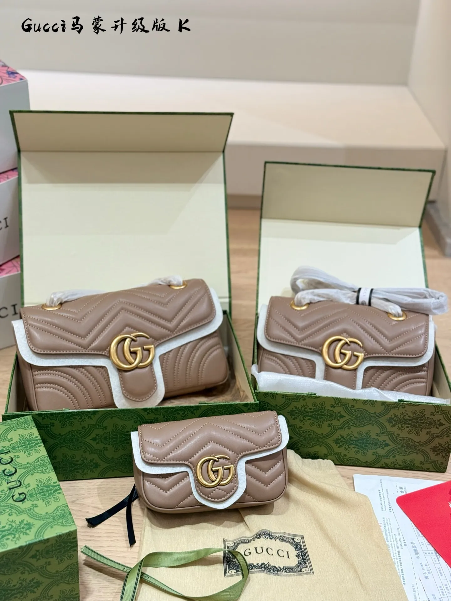 p130p155p160 GUCCI marmont|经典&百搭! GUCCI马蒙链条包经典尺寸: 16cm 22cm 26cm 经典金扣双GLOGO复古做旧五金波浪纹衔缝牛皮!采用的是小牛皮不仅有光泽感还很耐用单肩可以优雅成熟斜挎可以休闲个性一包顶百包