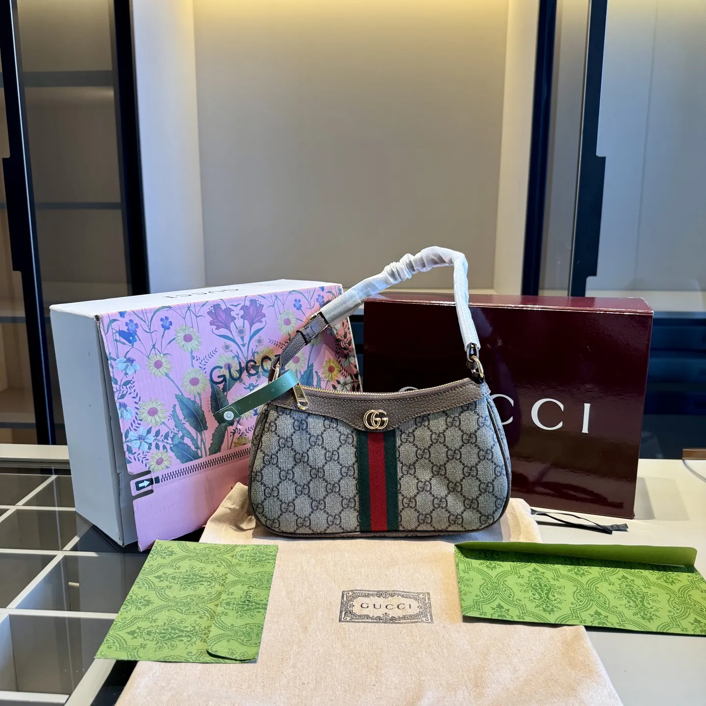 🅿️170✅牛皮系列🔜 顶级货🔥全套包装‼️芯片扫码‼️ GUCCI 专柜经典Ophidia系列腋下包💕明星同款!配长带!高端货!原版头层牛皮!各大明星追捧的爆款~采用顶级原版五金配件!经典logo!顶级做工!堪比专柜品质✈️原版飞机盒🎁原版折叠礼盒包装(size:25*15*6)