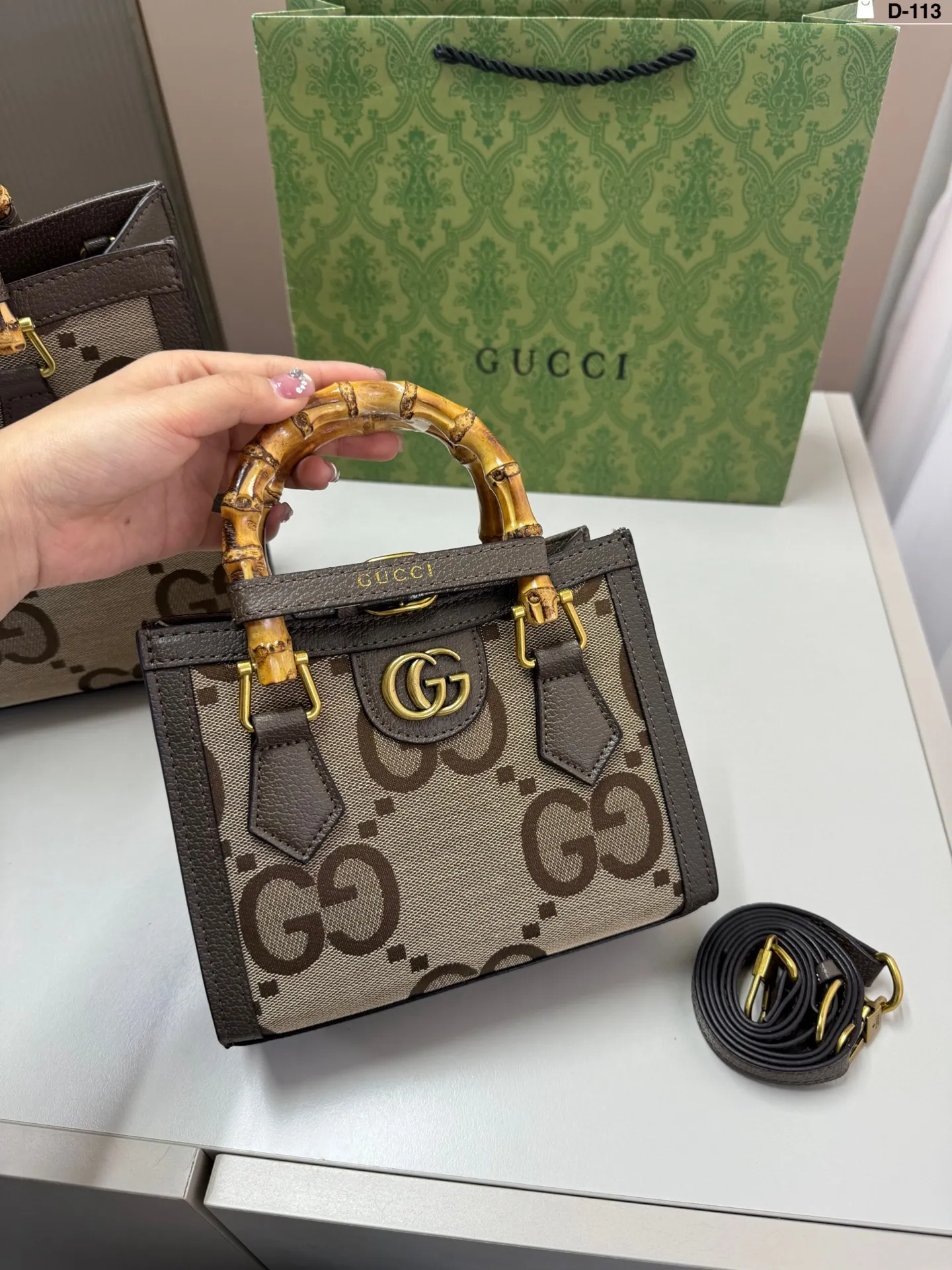 小💰p130 D-113尺寸27×24/20×15折叠盒 Gucci 酷奇竹节包 GucciDiana竹节手柄托特tote购物袋最新系列这个款复古韵味特别浓上身效果也超赞
