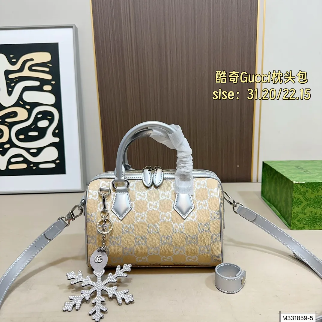 大号💰175 小号💰170 Gucci酷奇枕头包 大容量 手提斜挎皆可 通勤必备 一定要入！ 尺寸 大号31 20 中22 15